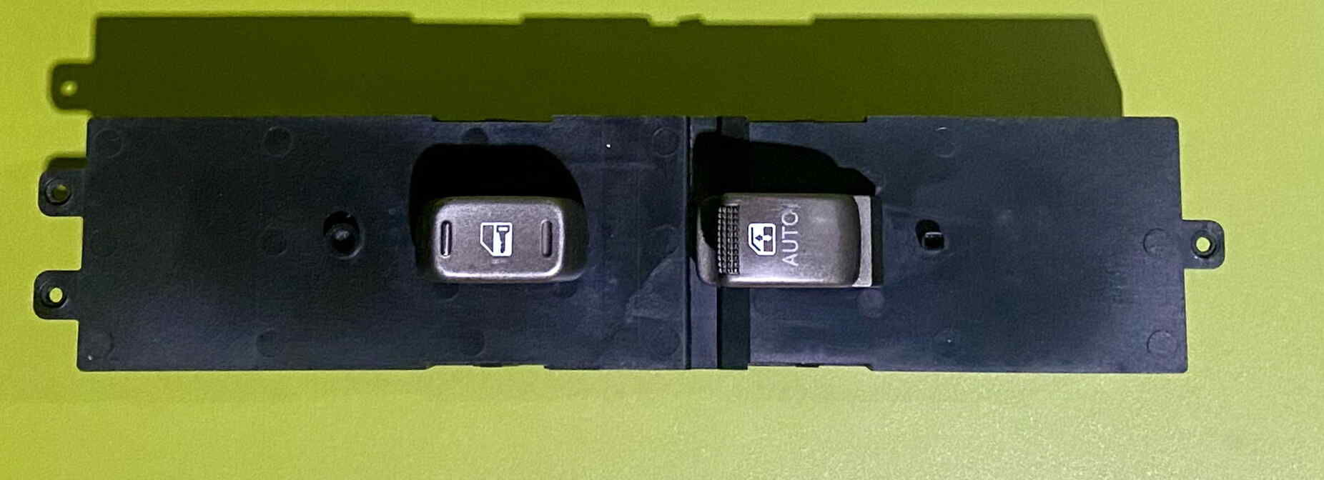 کلید شیشه درب سمت چپ آزرا