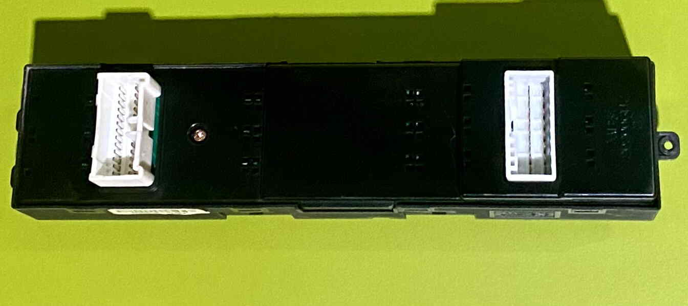 کلید شیشه درب سمت چپ آزرا