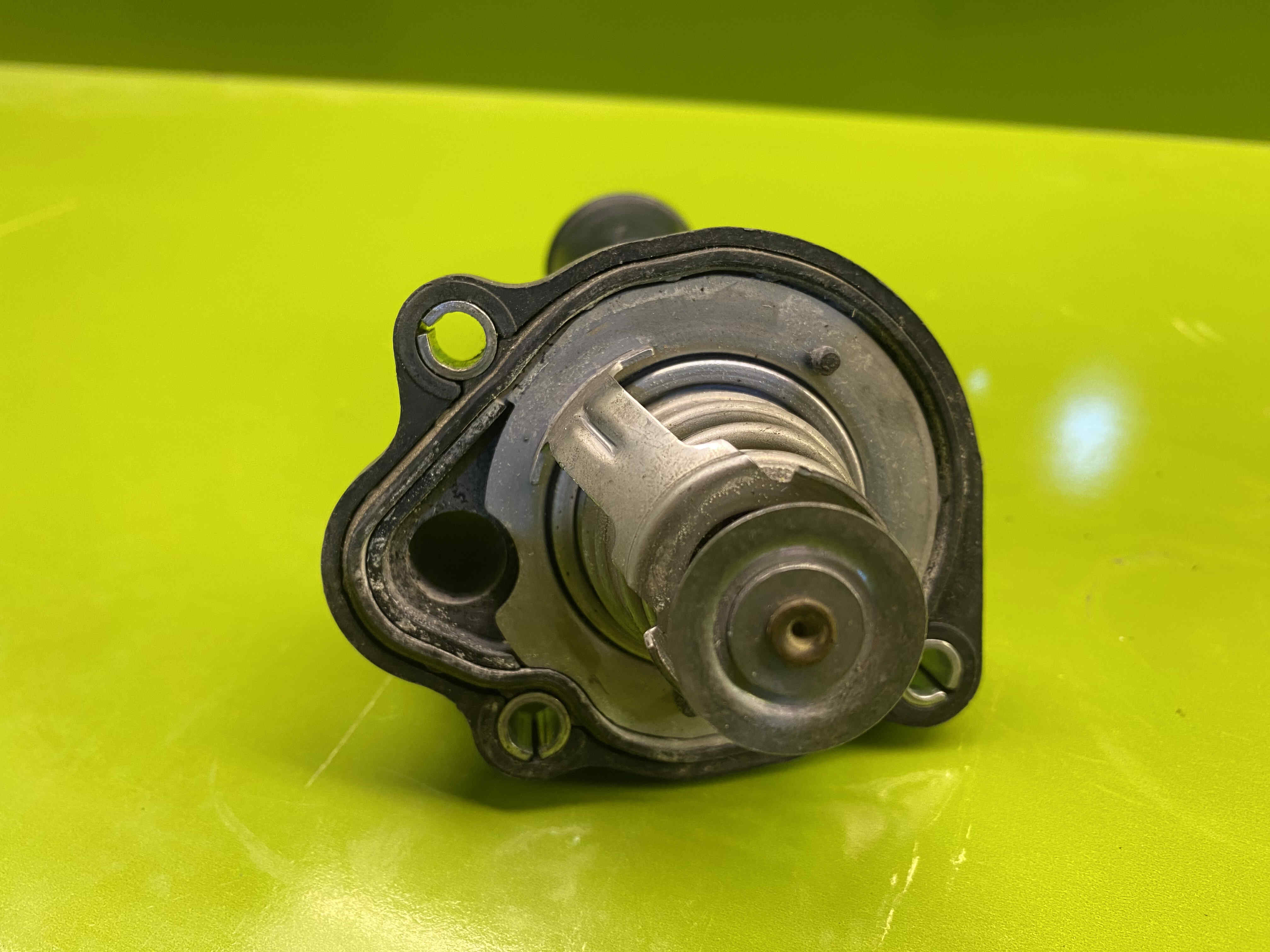 ترموستات مزدا ٣ 