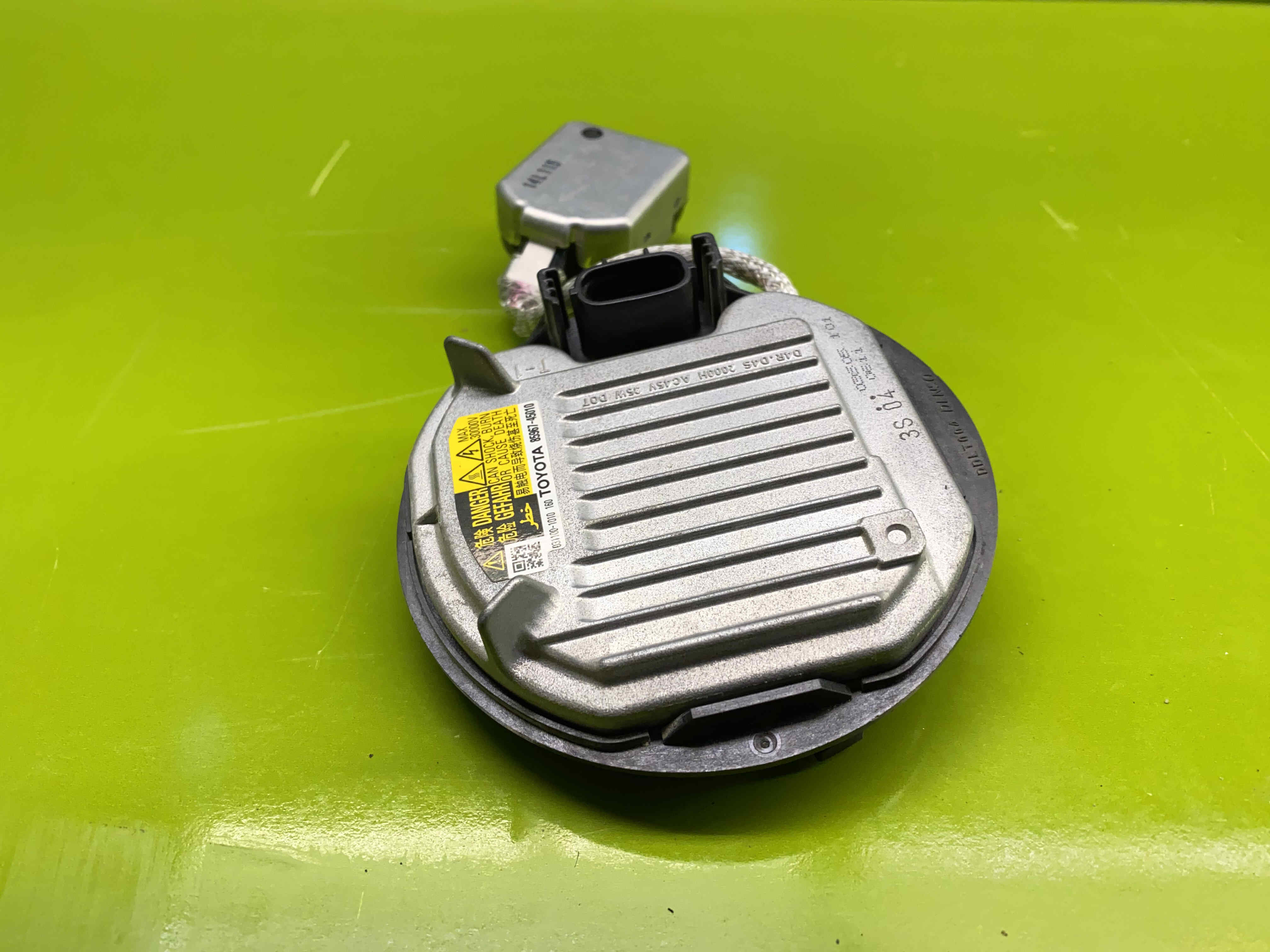 زنون هدلایت لکسوس