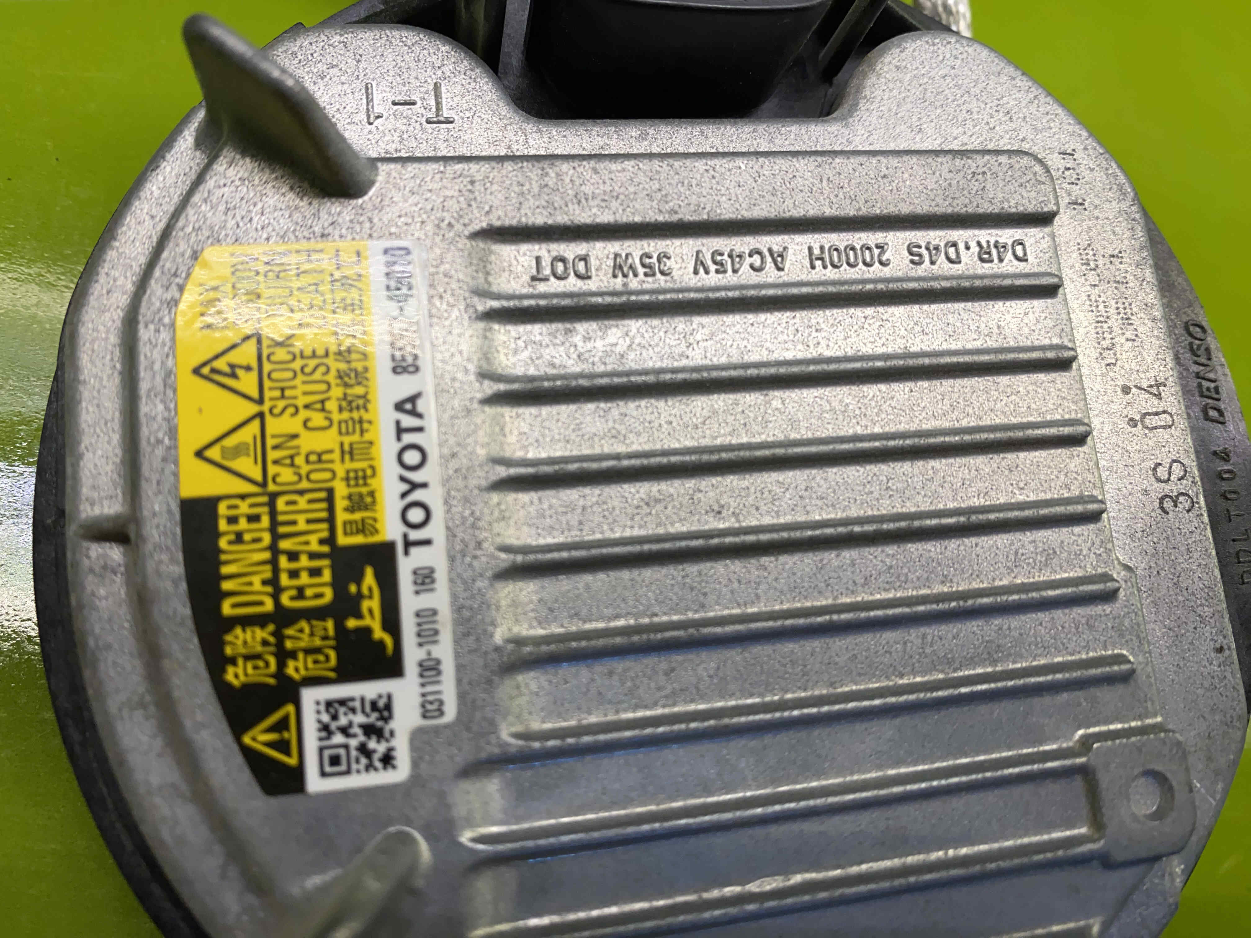 زنون هدلایت لکسوس