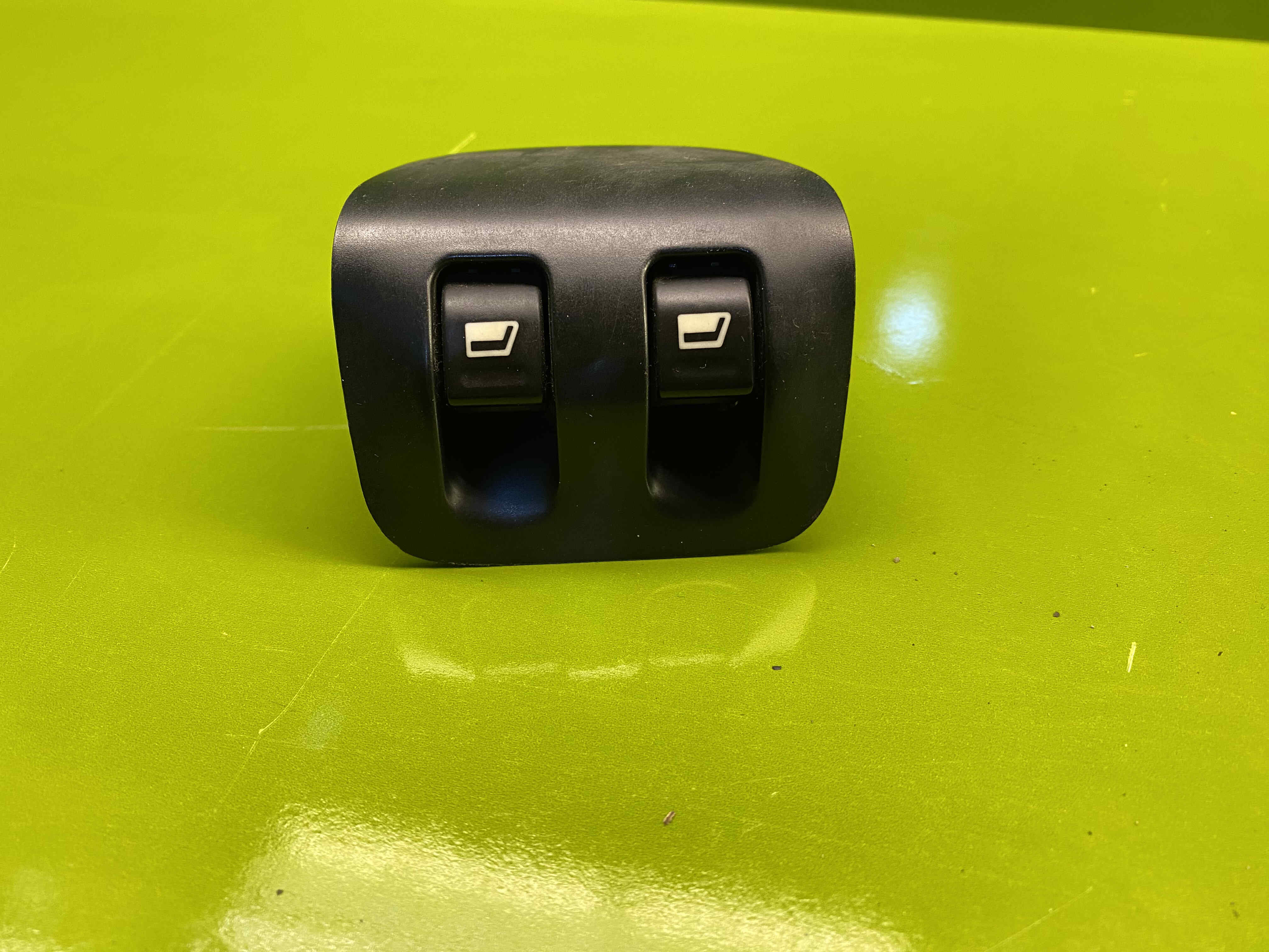 کلید شیشه بالابر برقی 206 تیپ 5