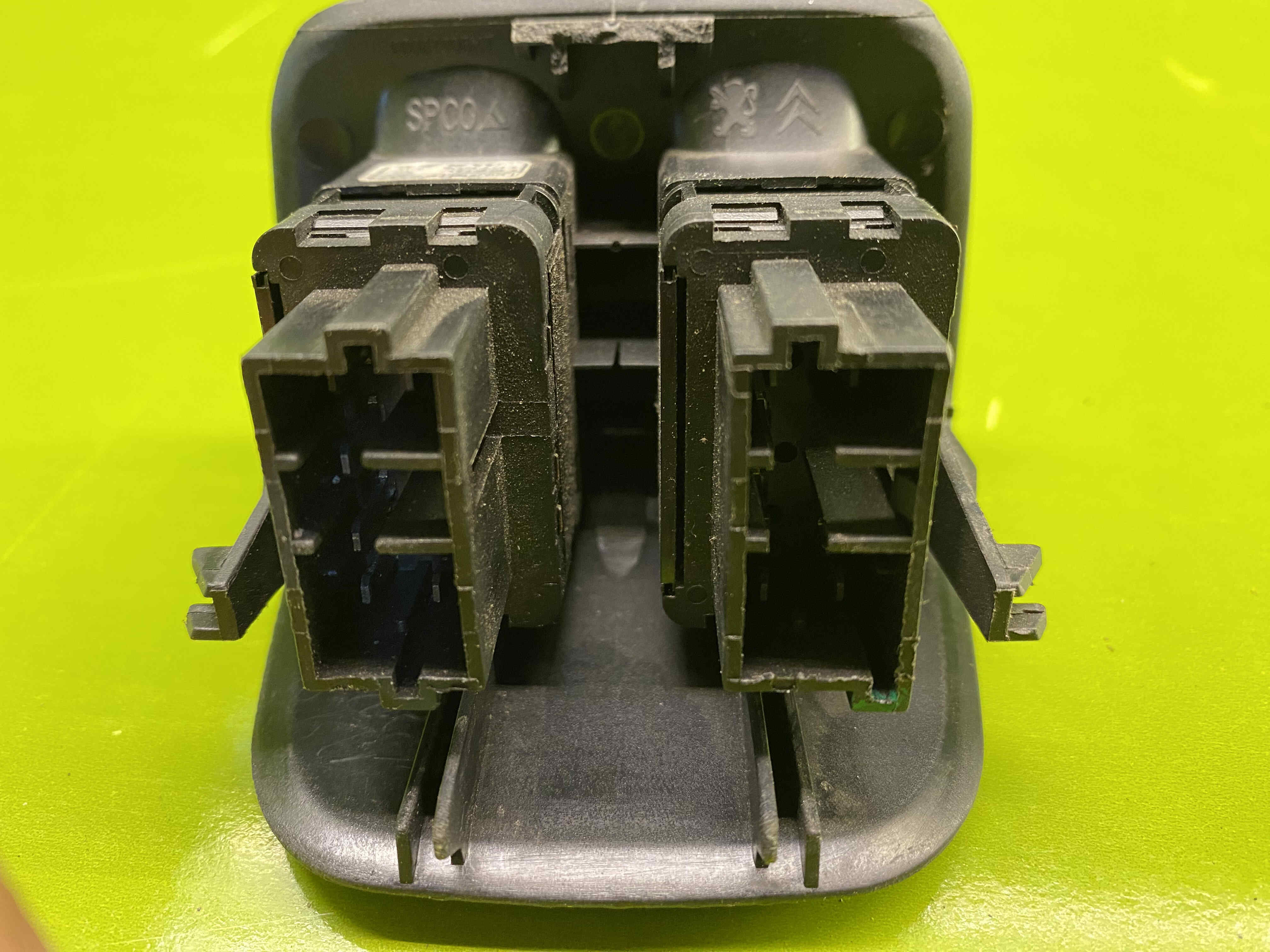 کلید شیشه بالابر برقی 206 تیپ 5