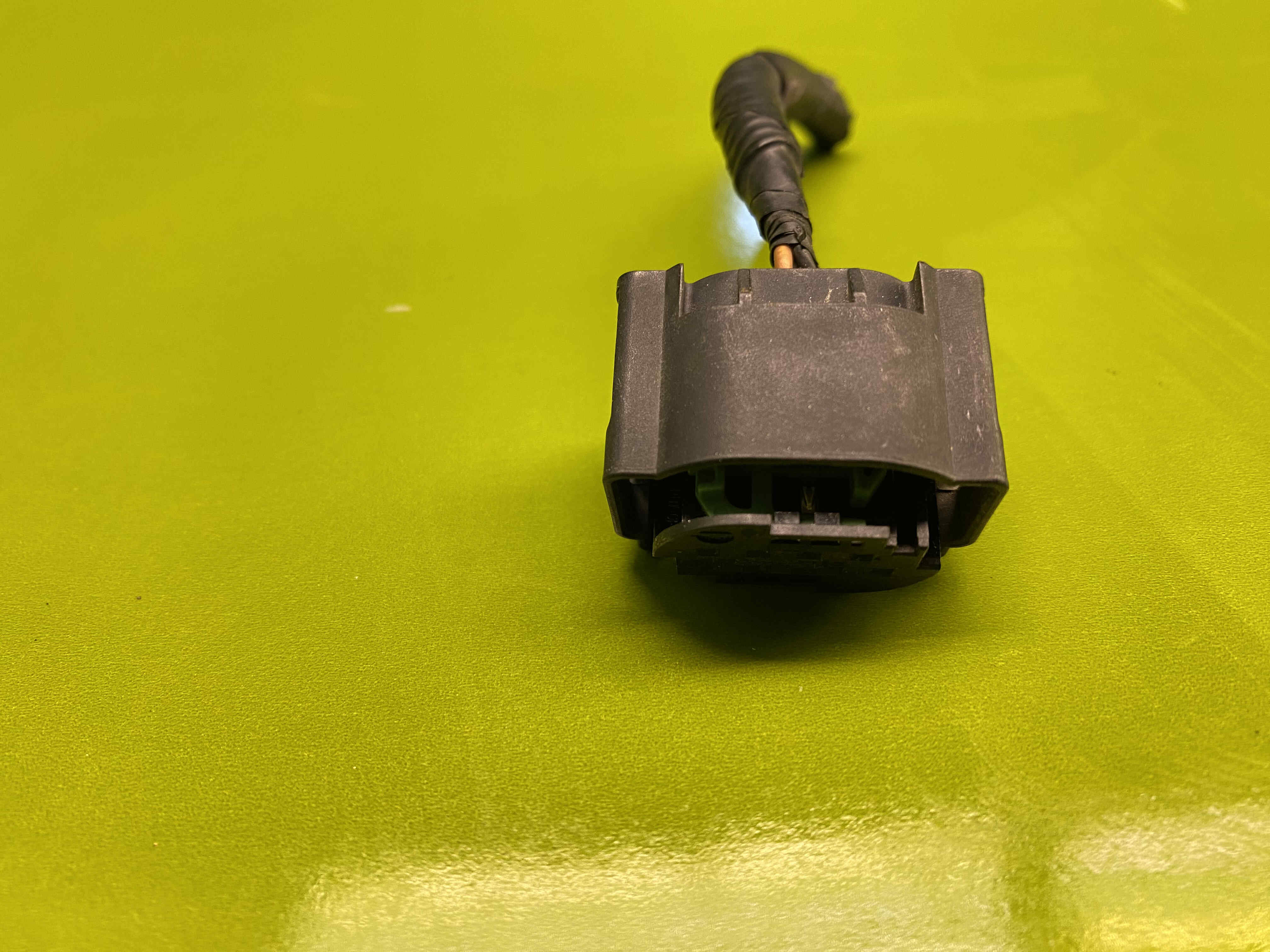 سوكت رادار جنسيس سدان