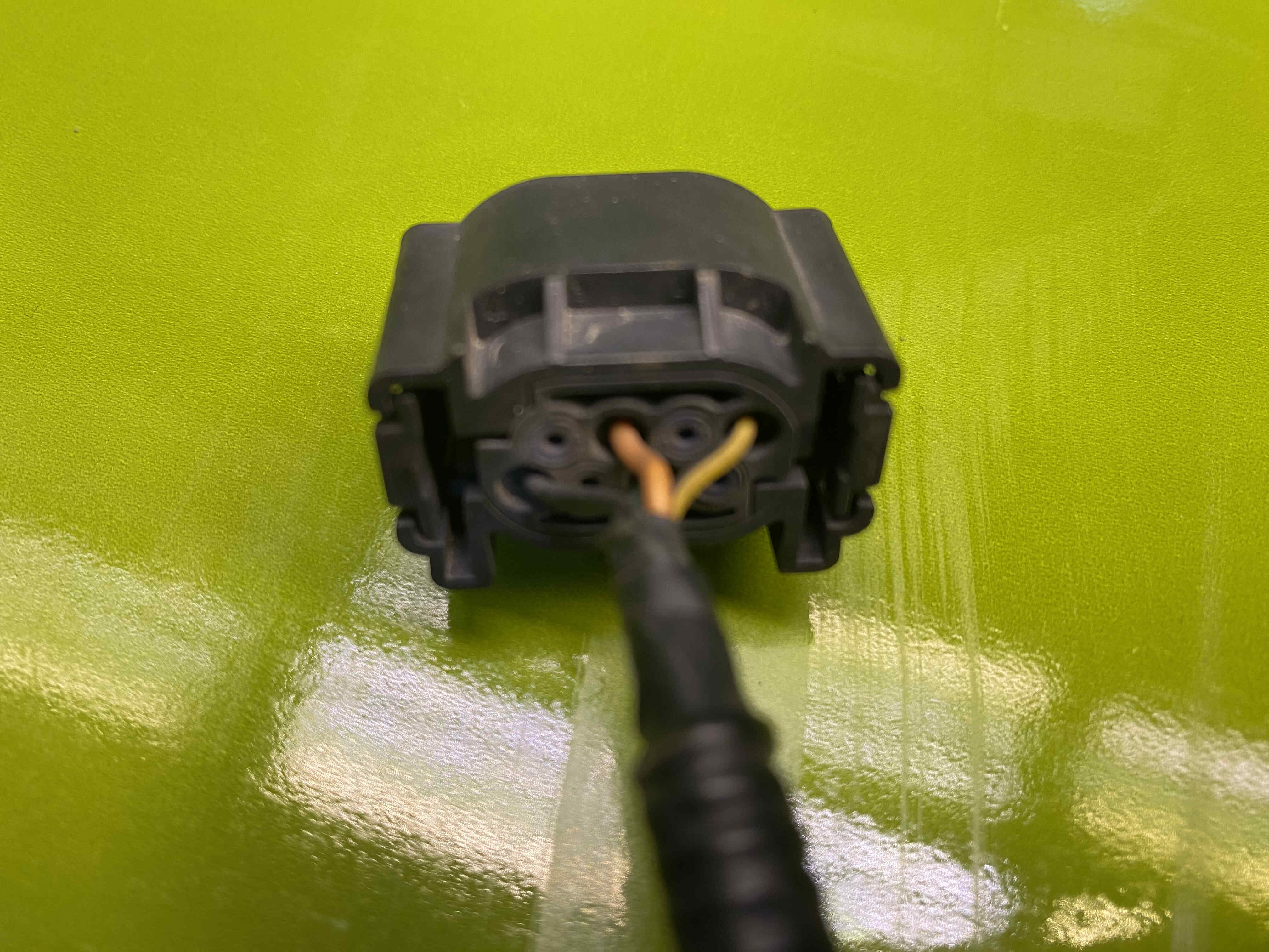 سوكت رادار جنسيس سدان