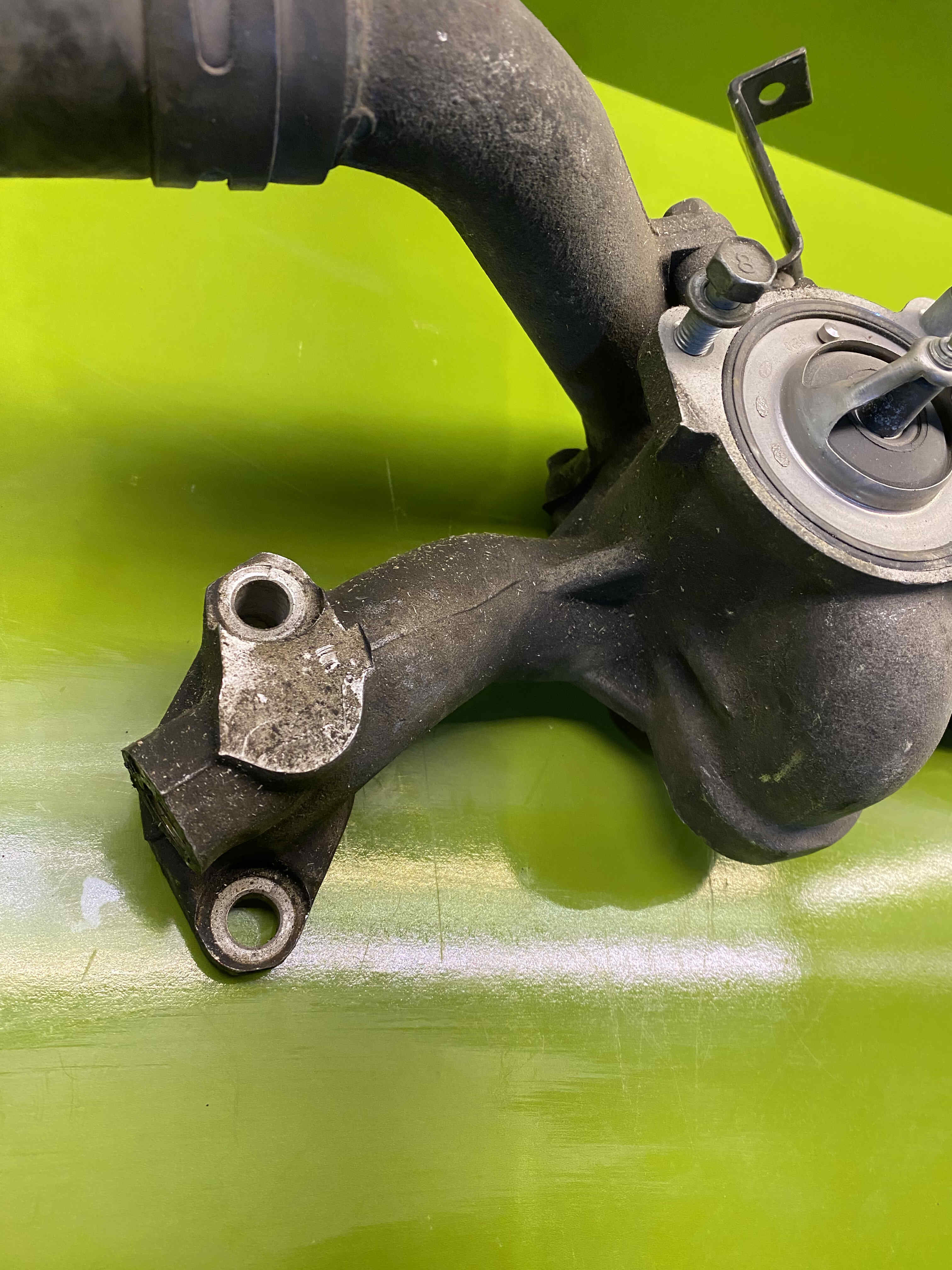 حوزینگ ترموستات - اسپورتیج - توسان مدل 2008 الی 2010