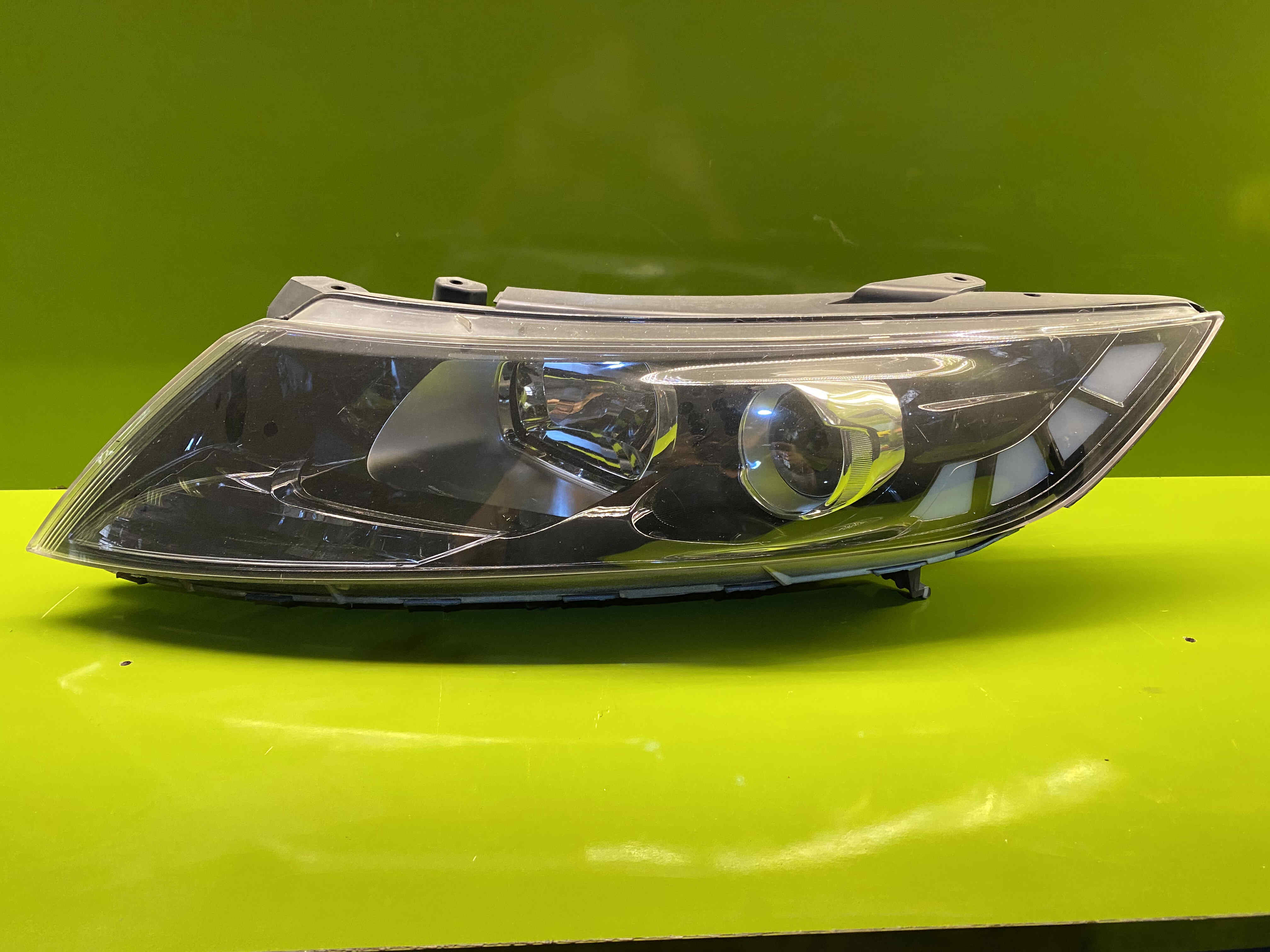 چراغ جلو اپتیما راست