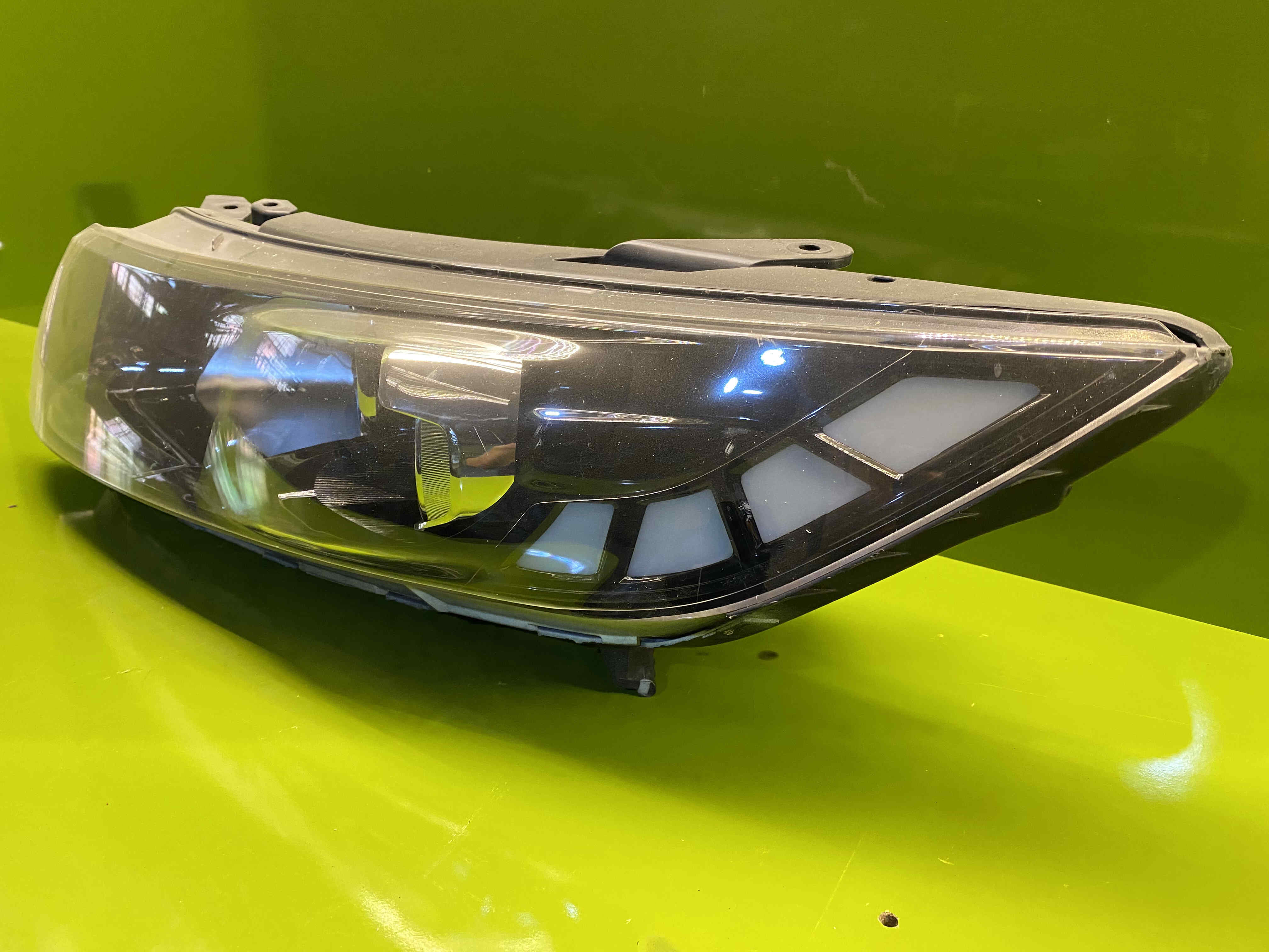 چراغ جلو اپتیما راست