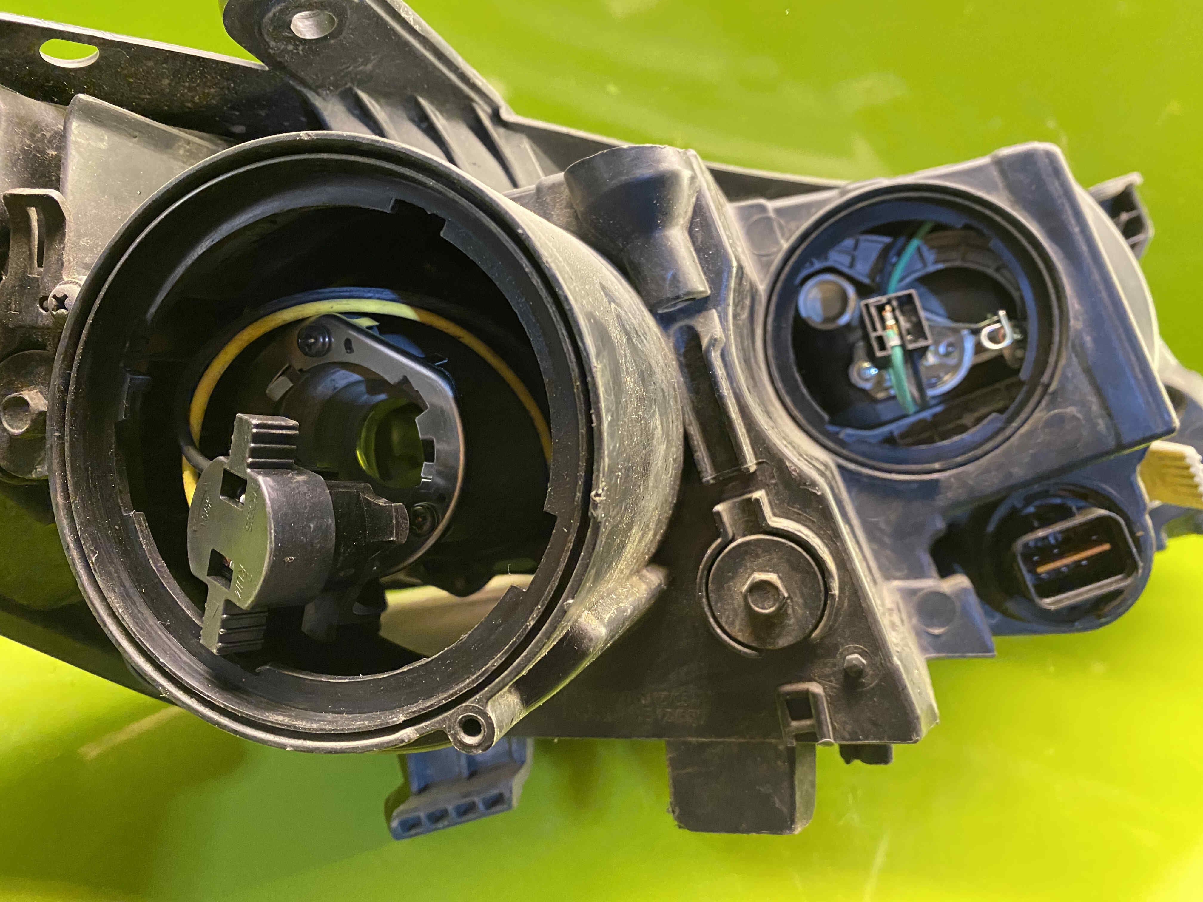 چراغ جلو اپتیما راست