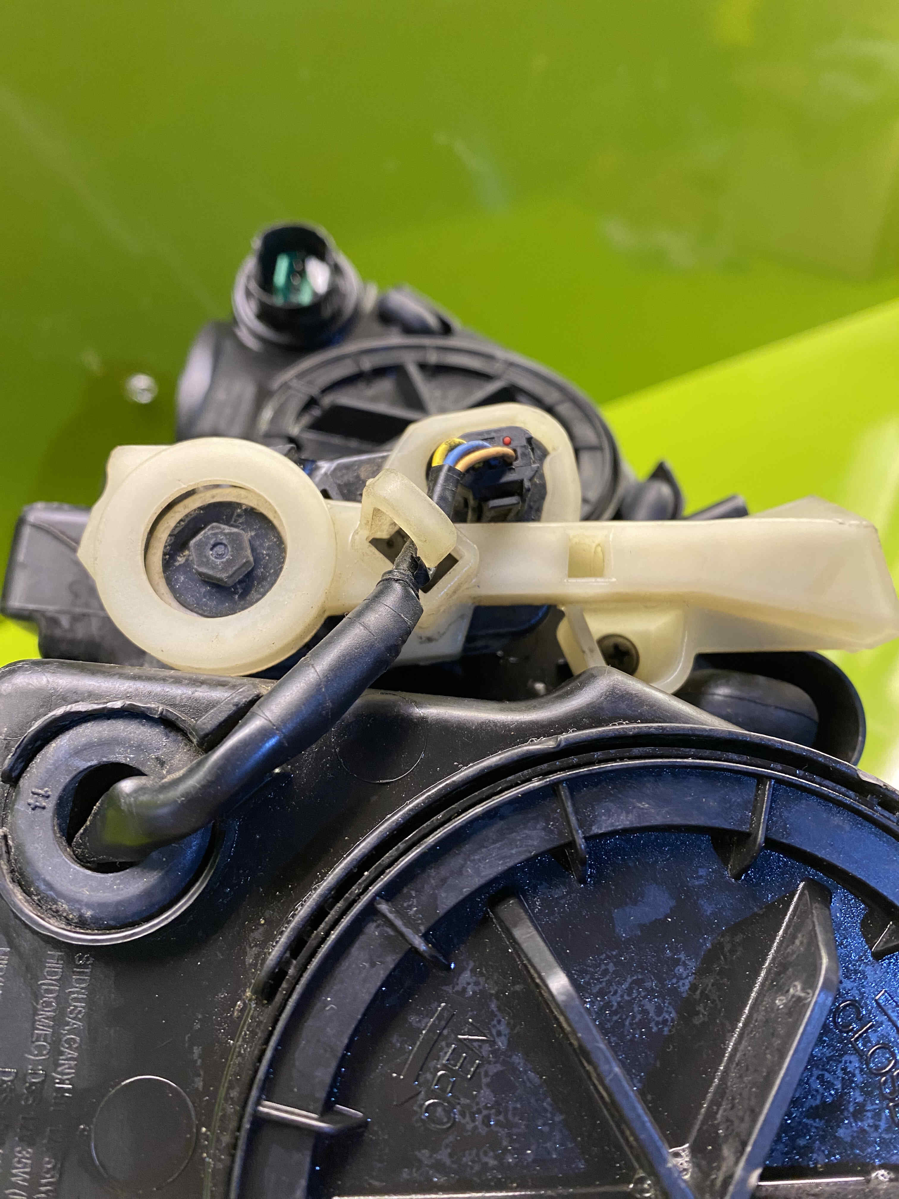 چراغ جلو راست 