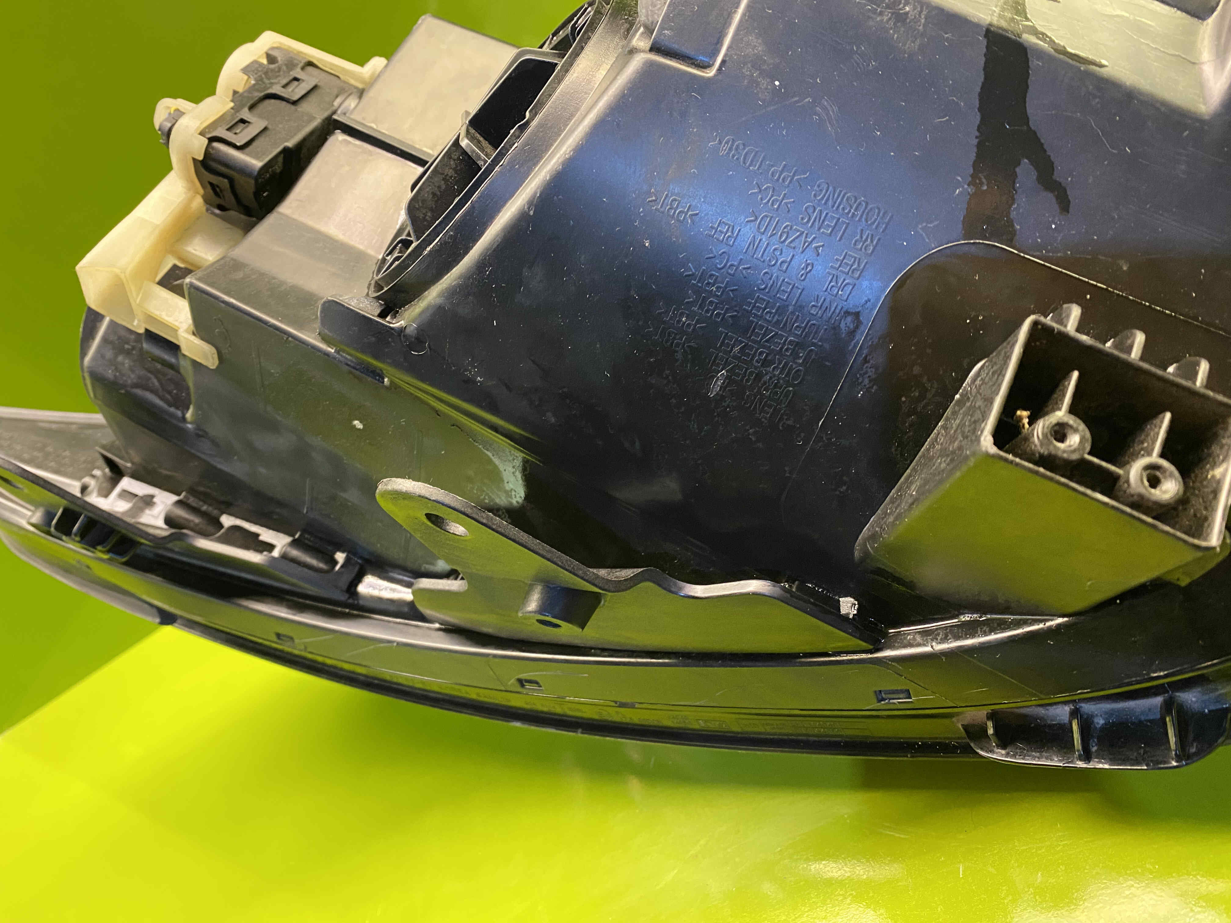 چراغ جلو راست 