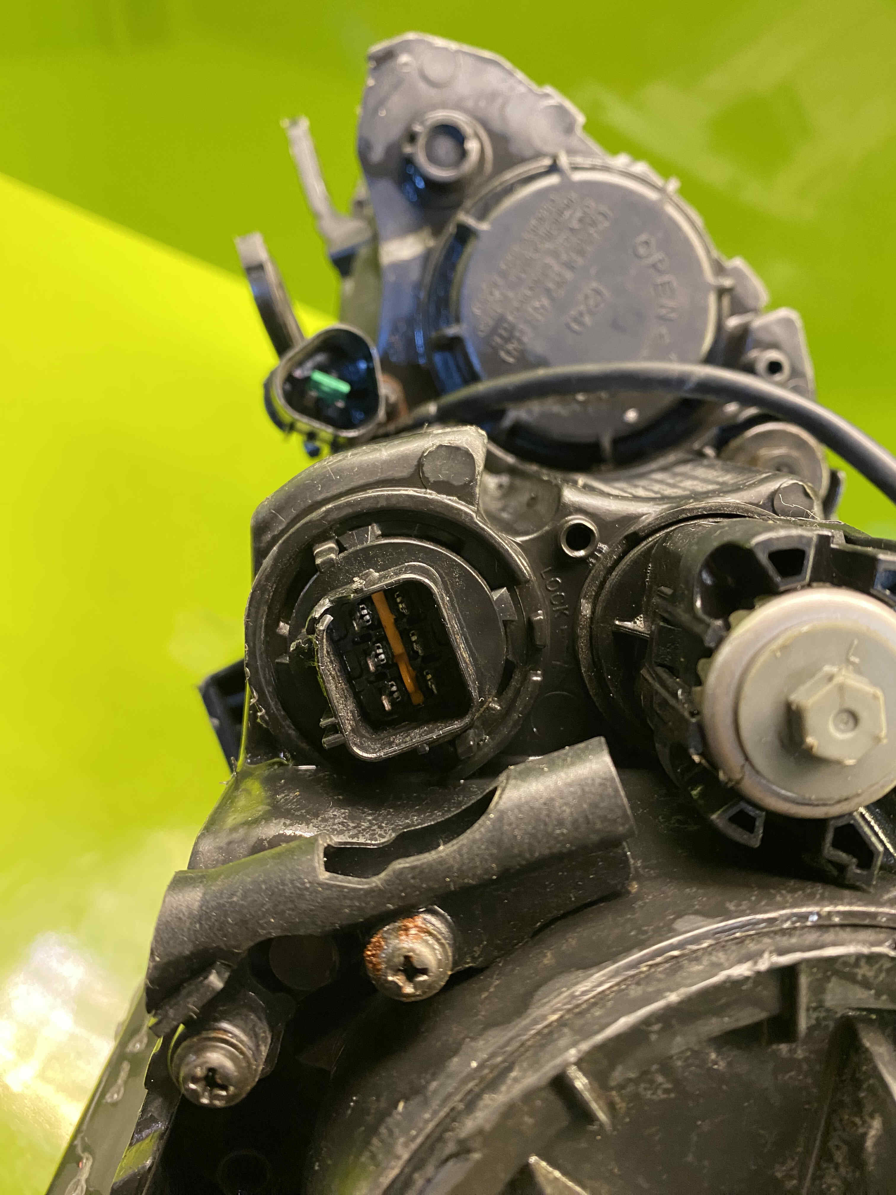 چراغ جلو النترا راست