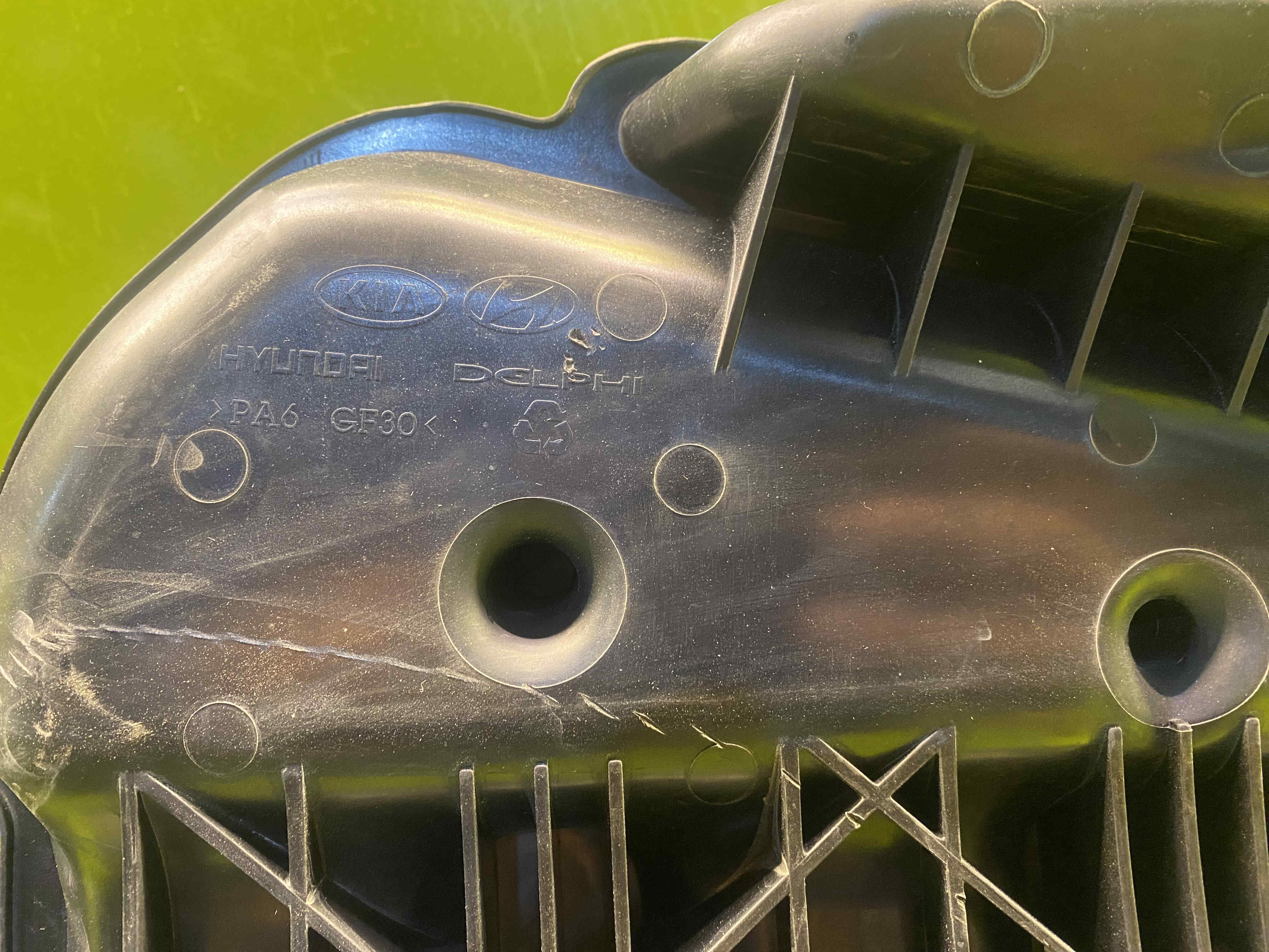 منیفولد هوا جنسیس سدان 