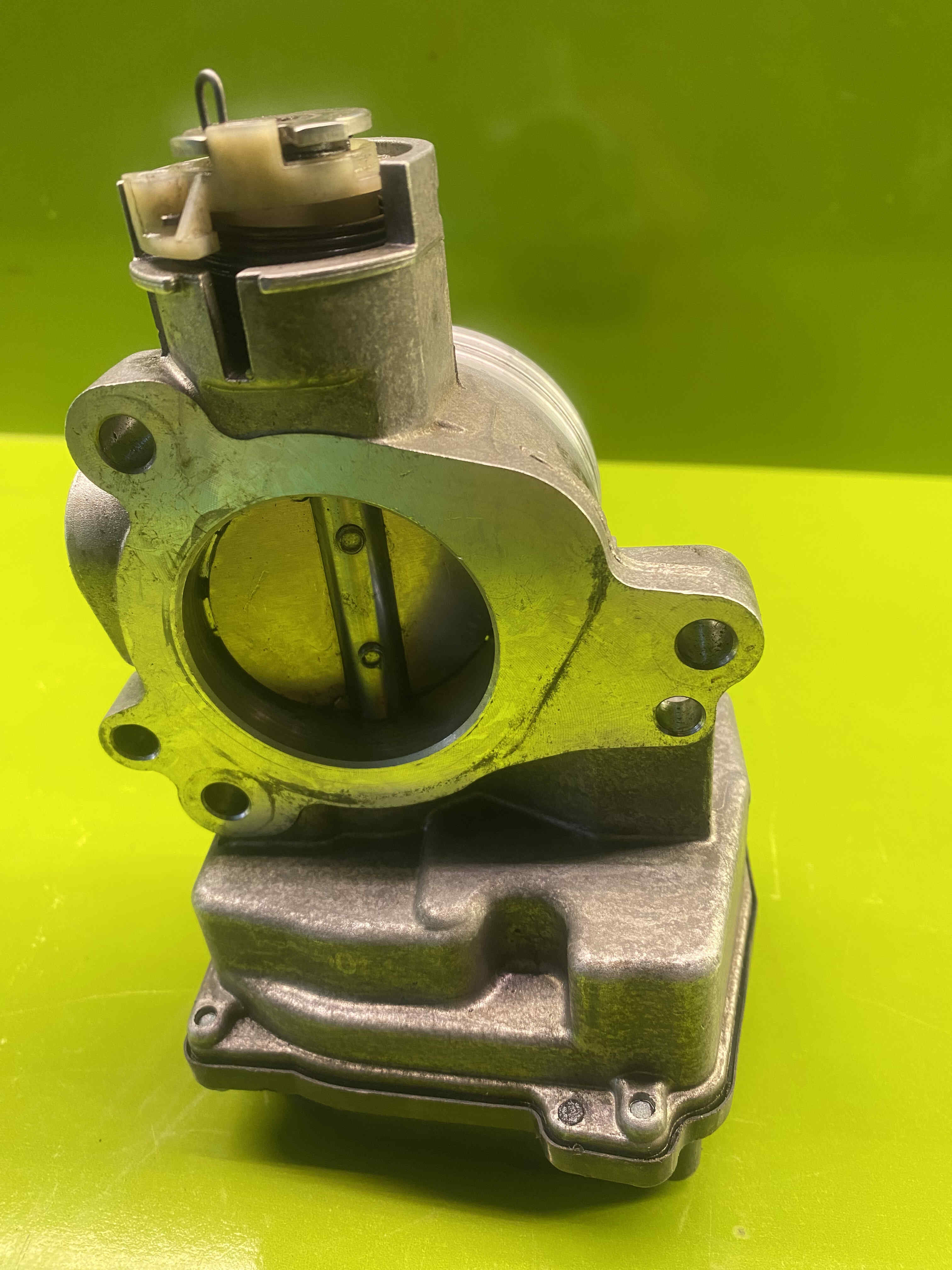 دریچه گاز سیتروئن -کد فنی قطعه  9640796280