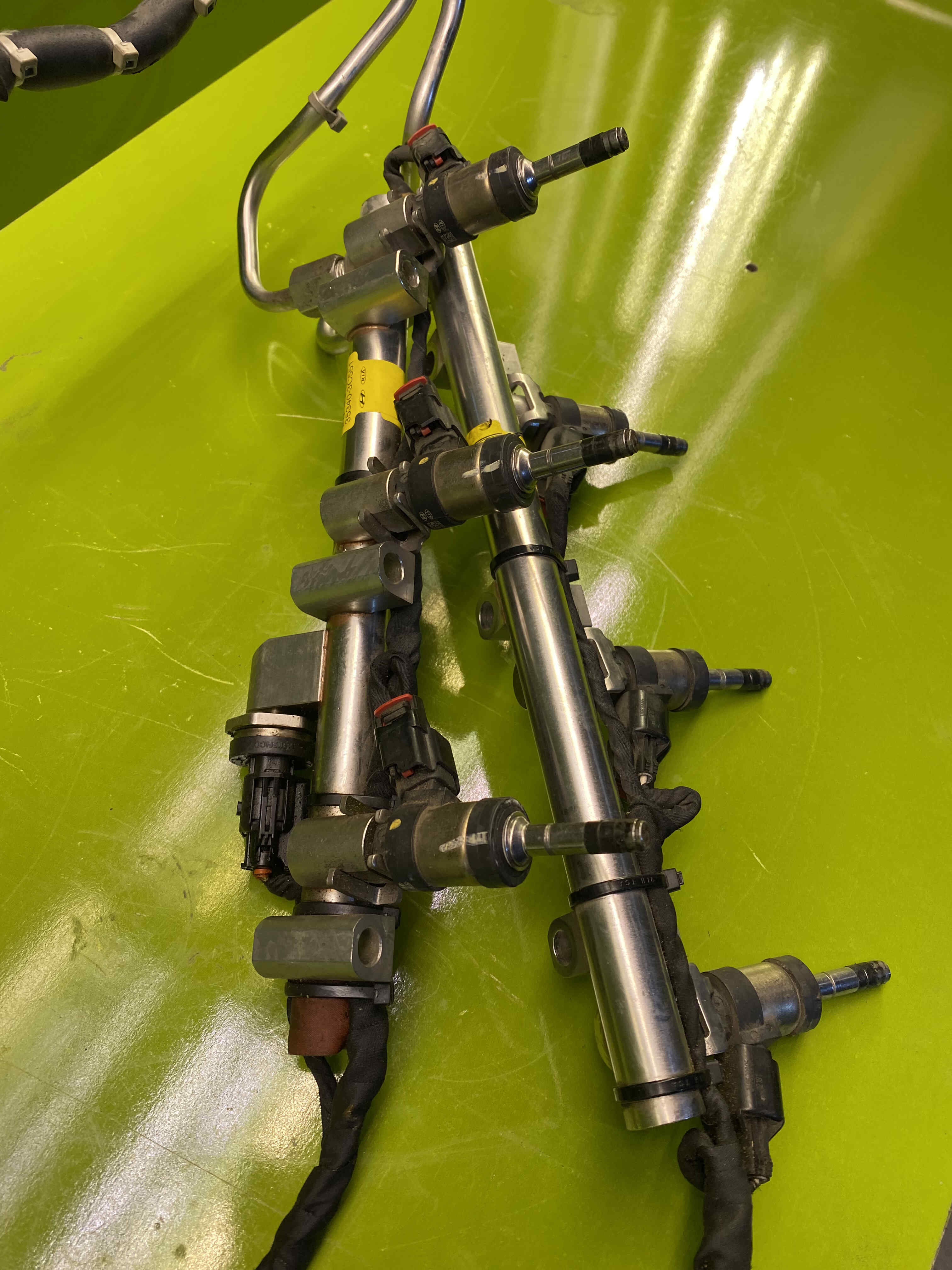 ریل سوخت و انژکتور جنسیس-سانتافه