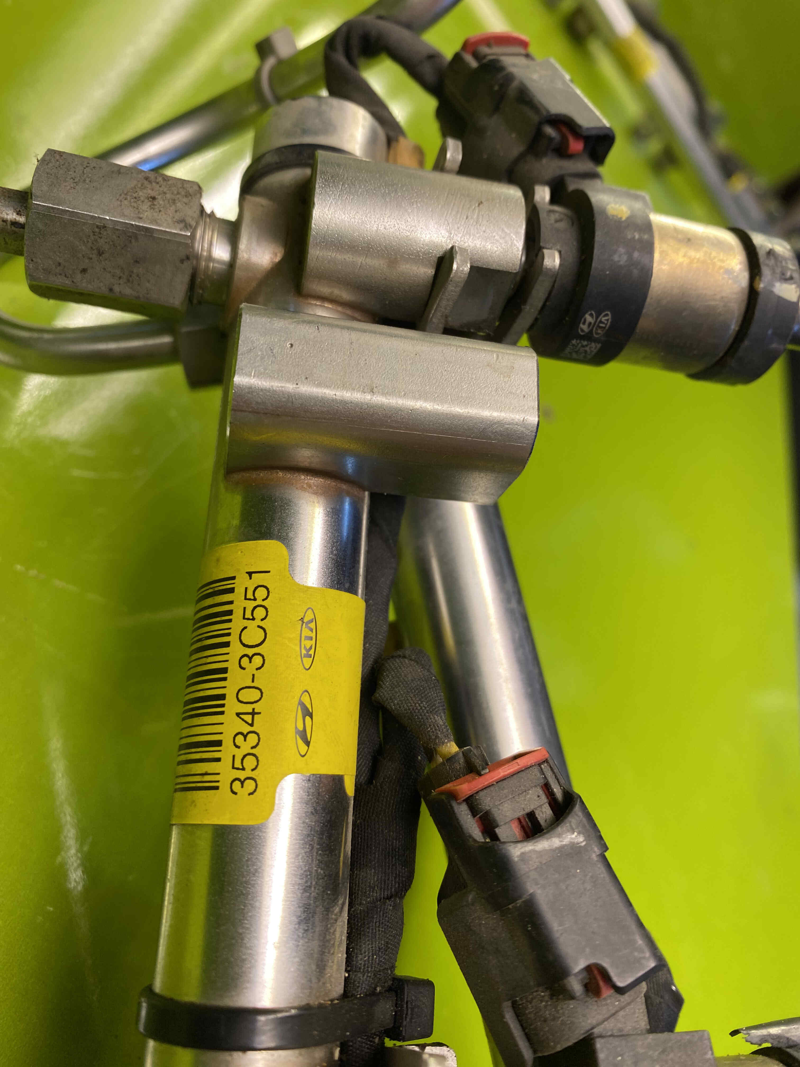 ریل سوخت و انژکتور جنسیس-سانتافه