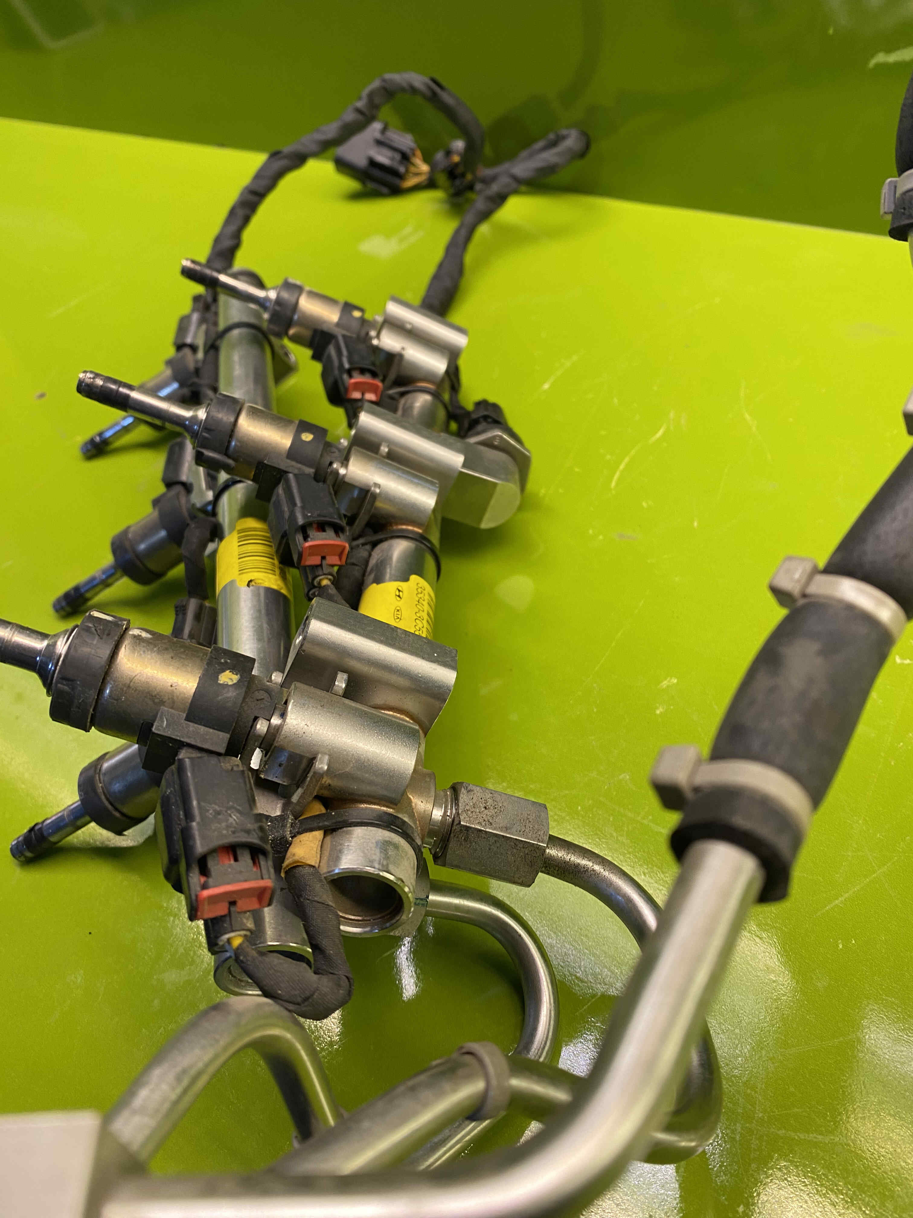 ریل سوخت و انژکتور جنسیس-سانتافه