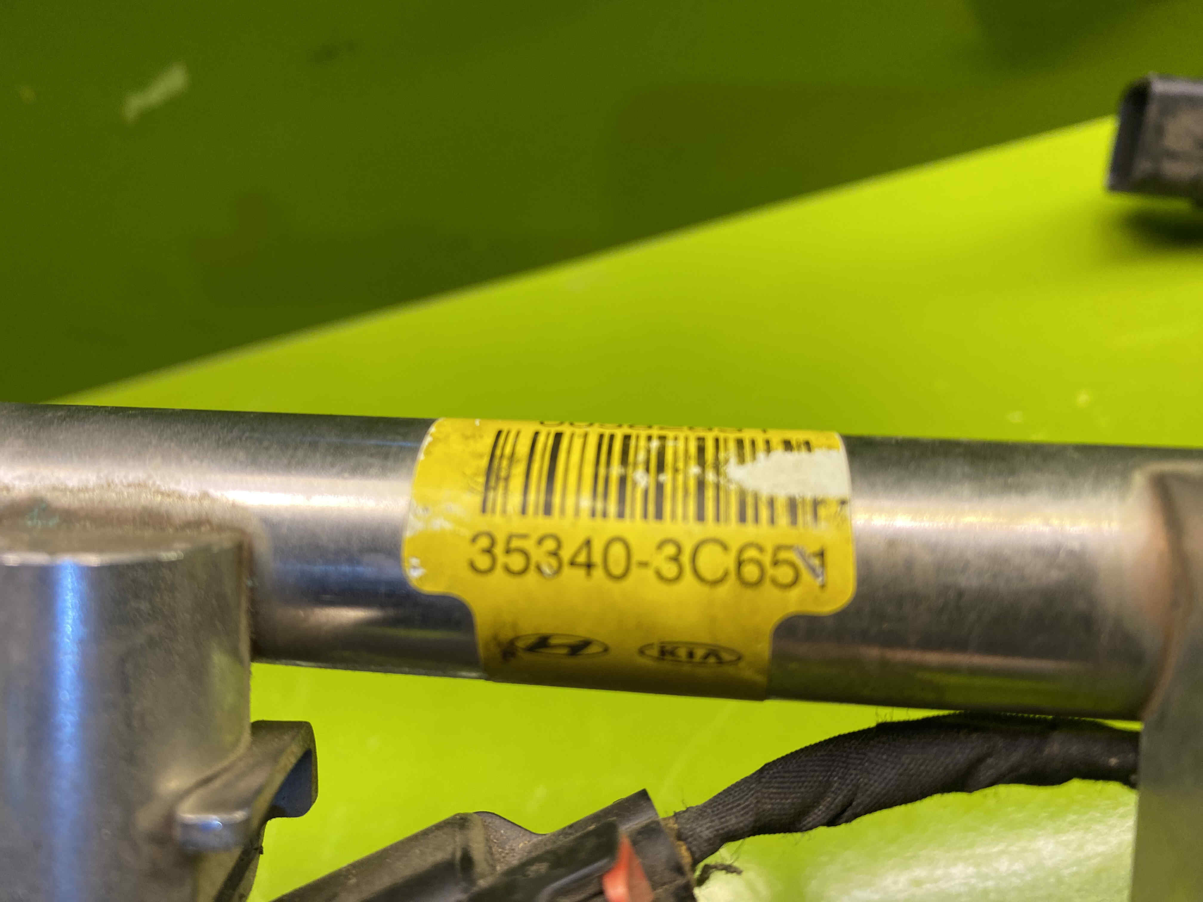 ریل سوخت و انژکتور جنسیس