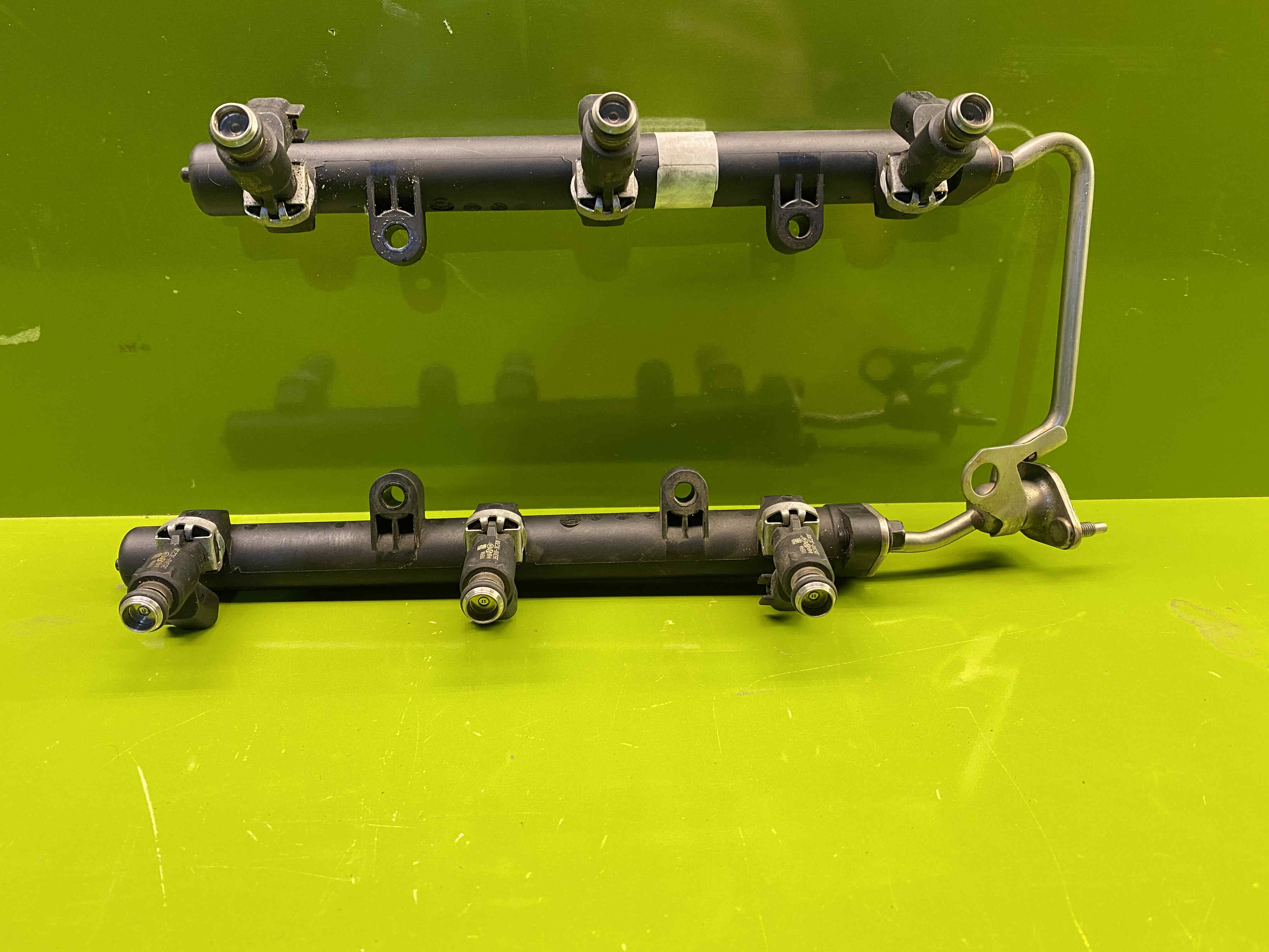 ریل سوخت و انژکتور جنسیس