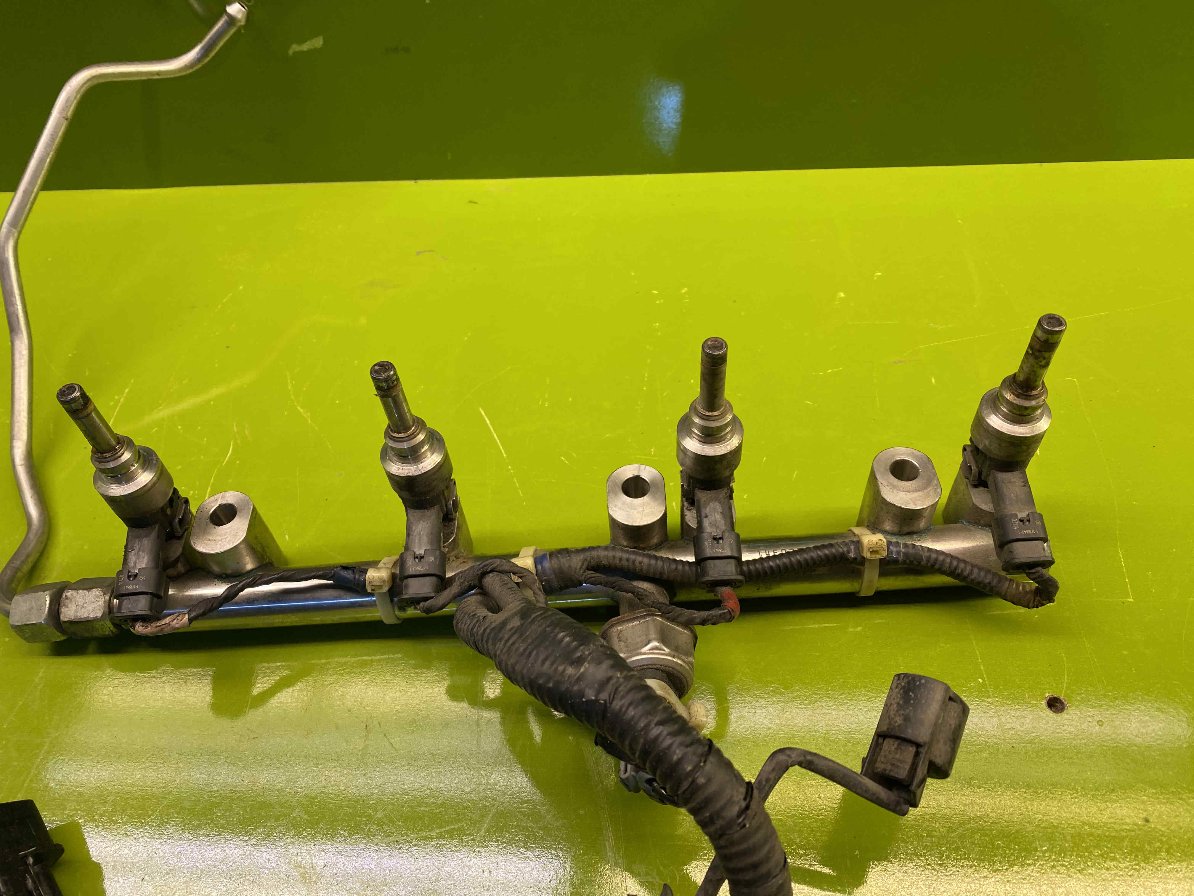 ریل سوخت و انژکتور سانتافه