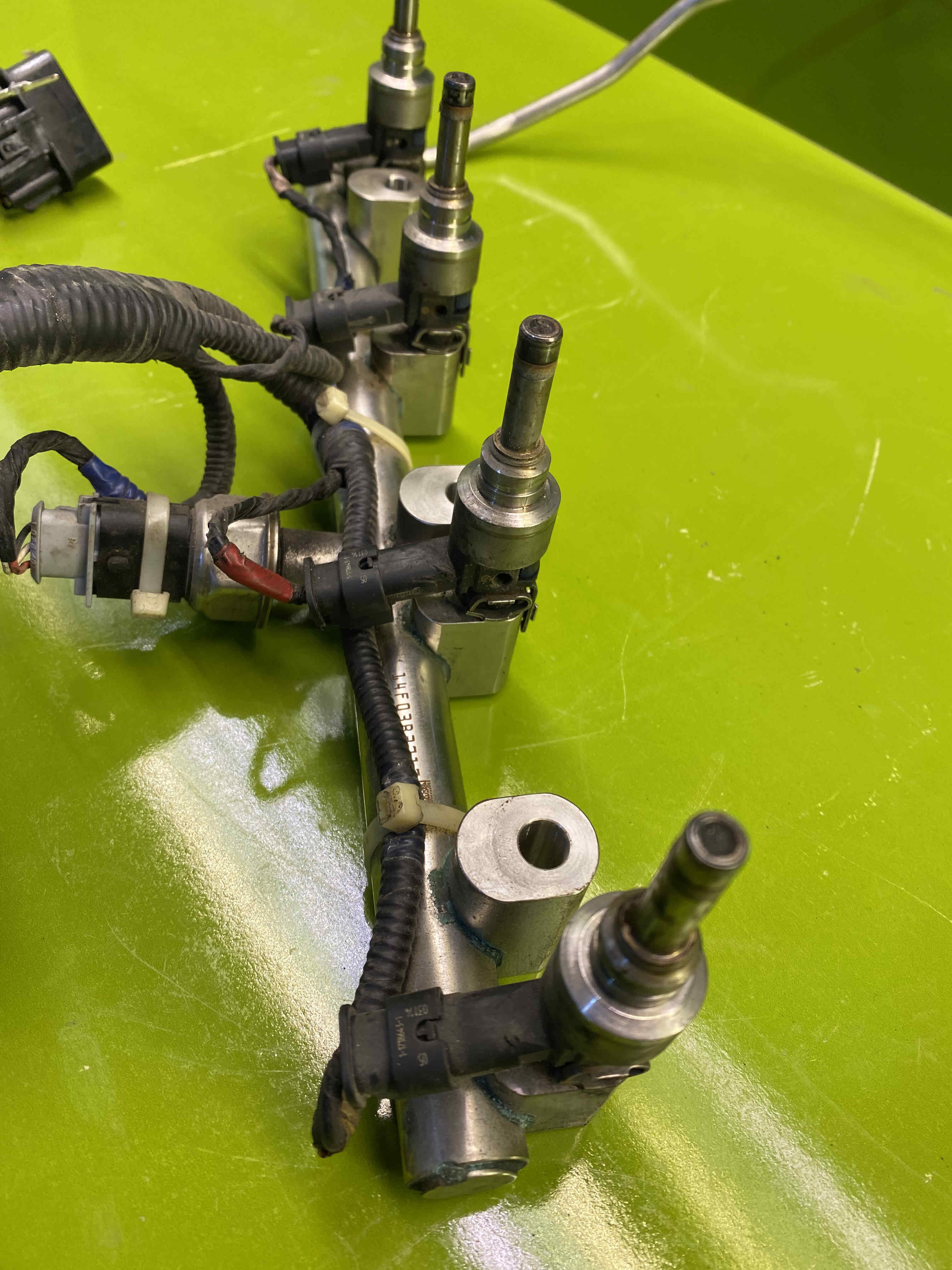 ریل سوخت و انژکتور سانتافه