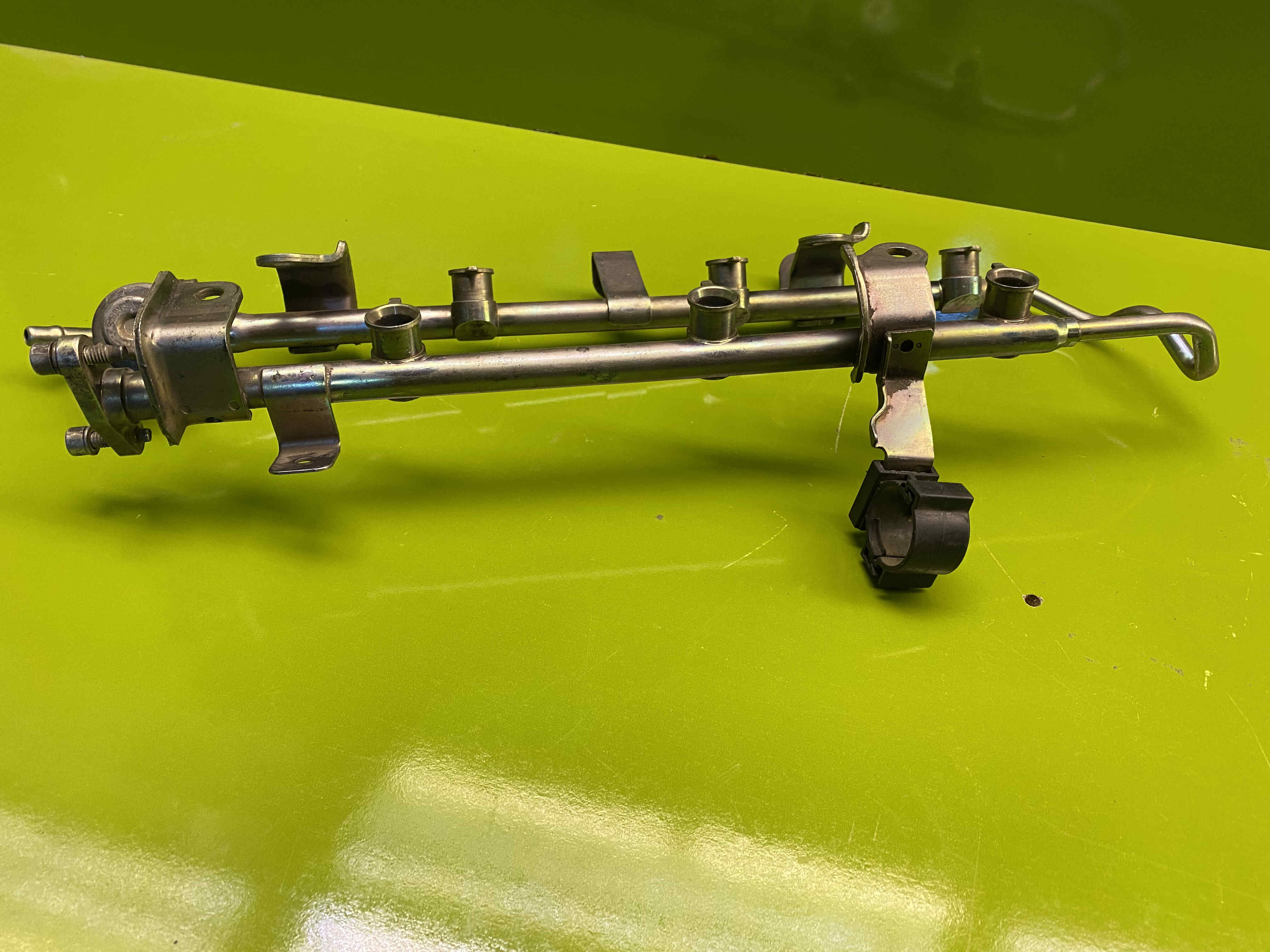 ریل سوخت و انژکتور