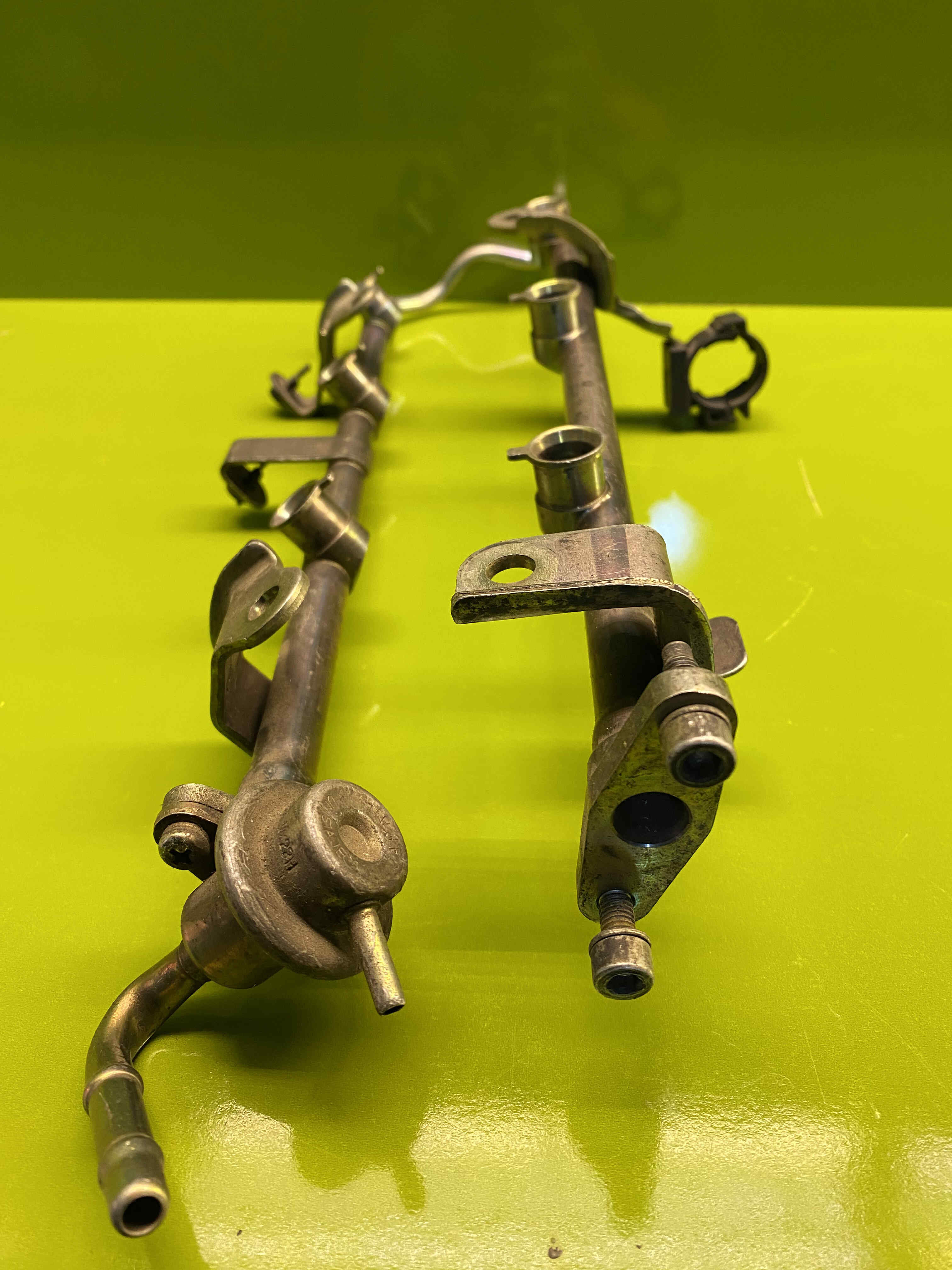 ریل سوخت و انژکتور