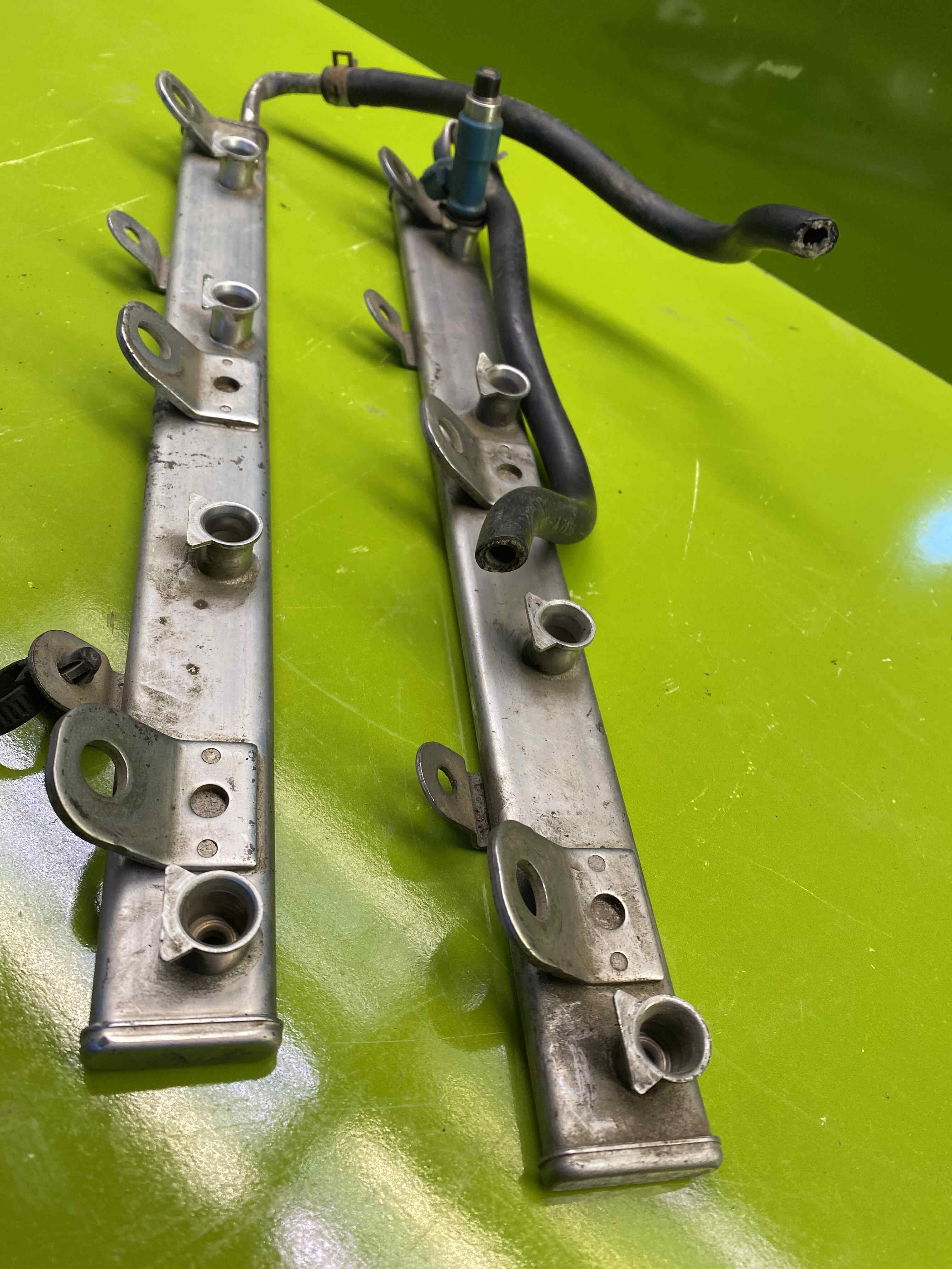 ریل سوخت و انژکتور