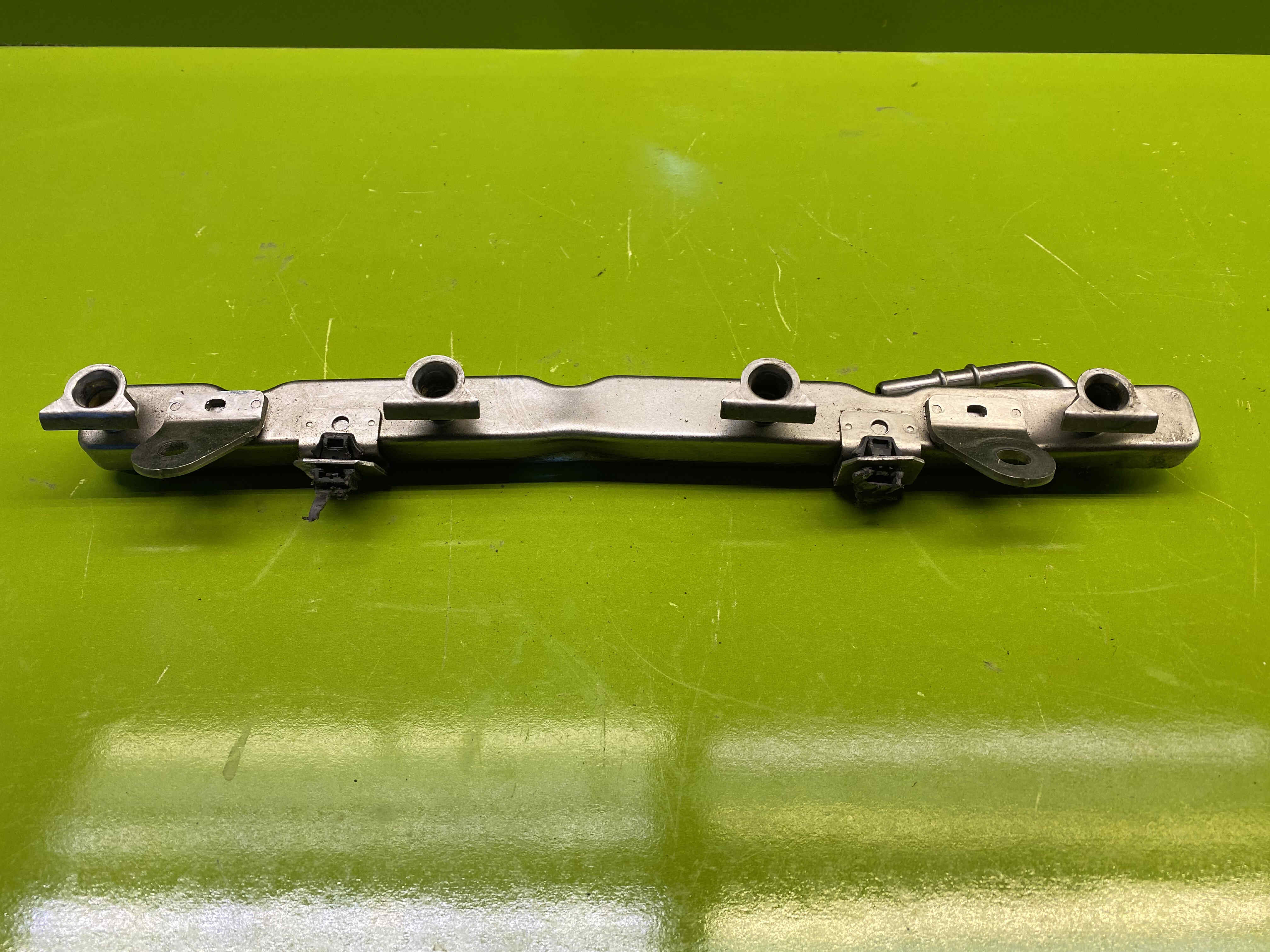 ریل سوخت و انژکتور