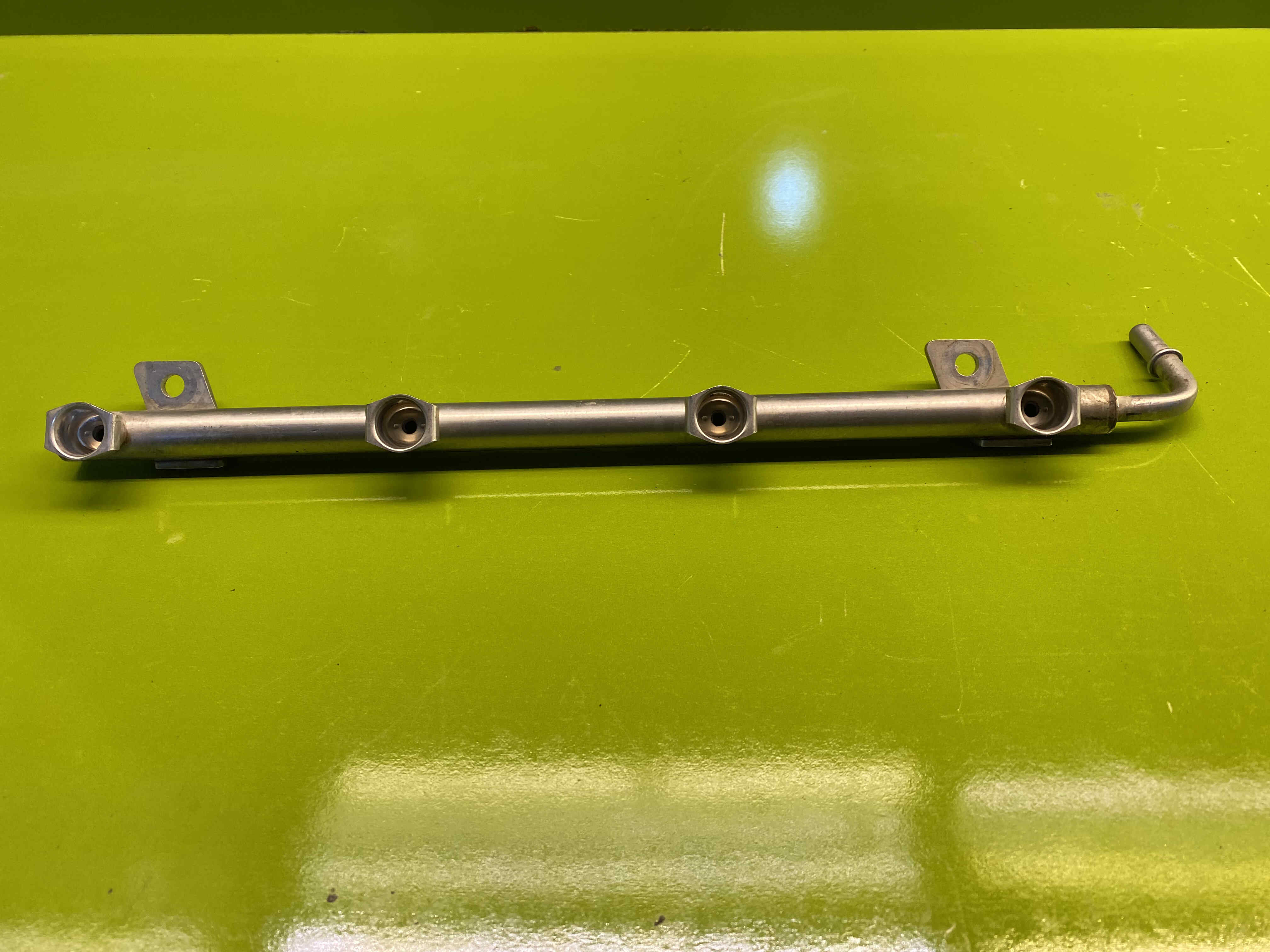 ریل سوخت و انژکتور