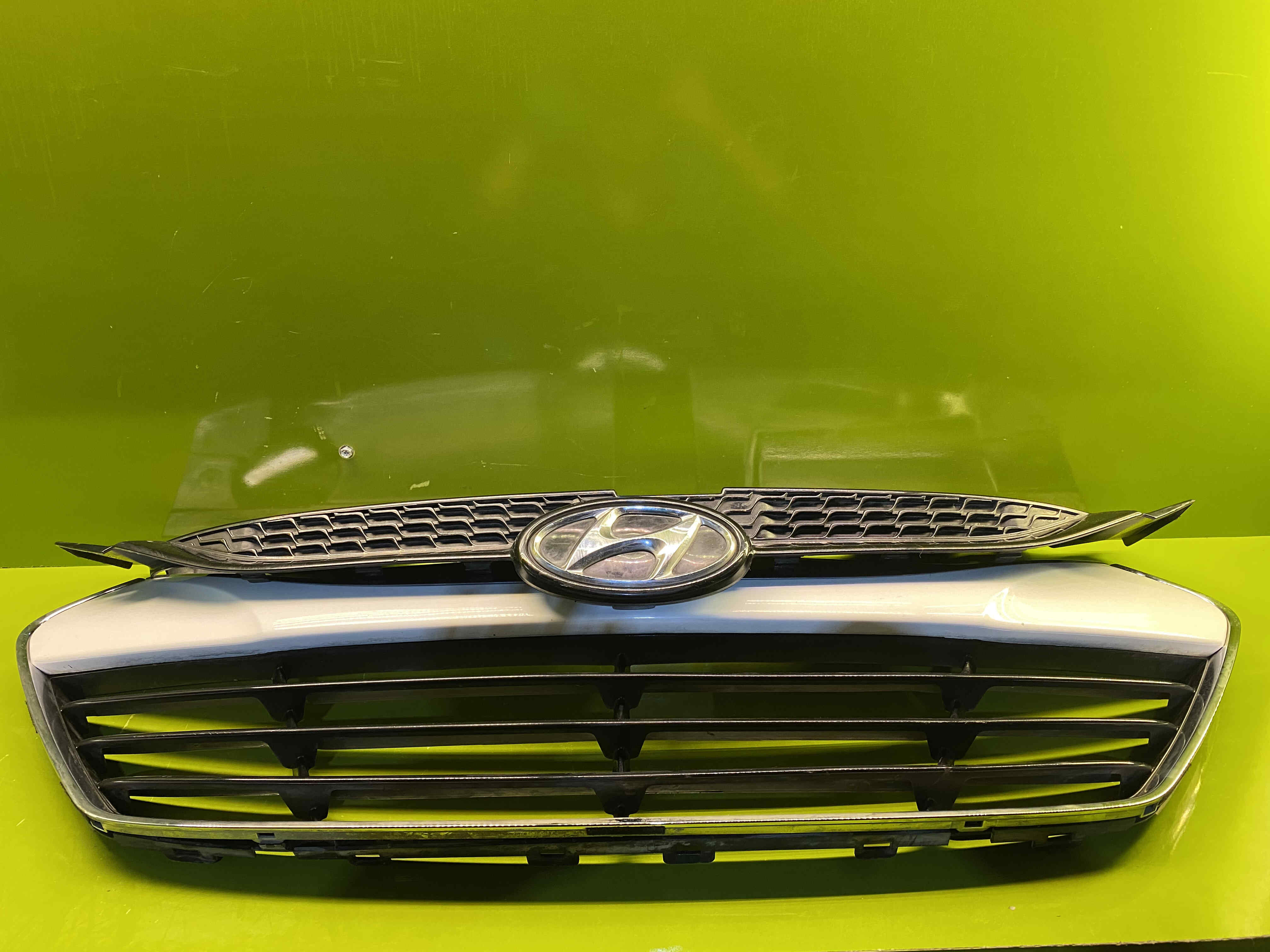 جلو پنجره وسط سپر جلو