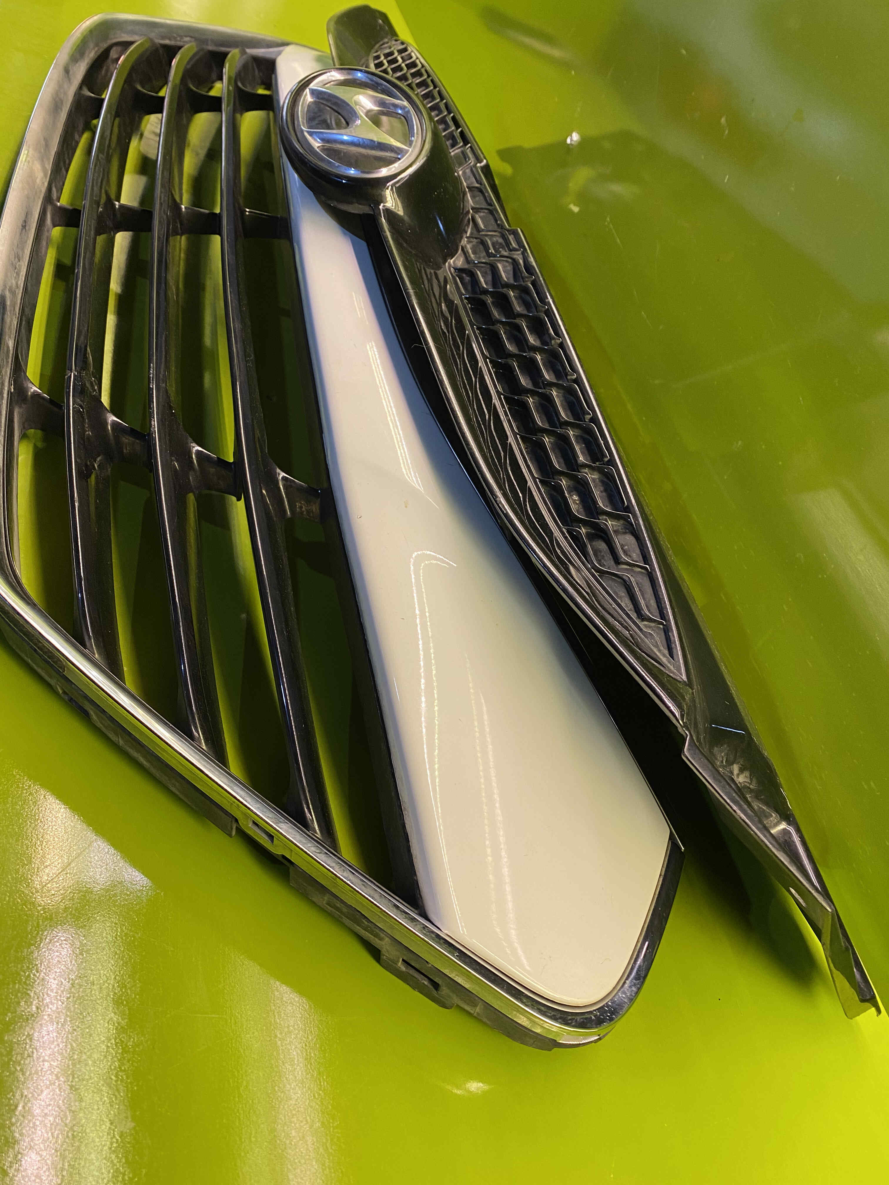 جلو پنجره وسط سپر جلو