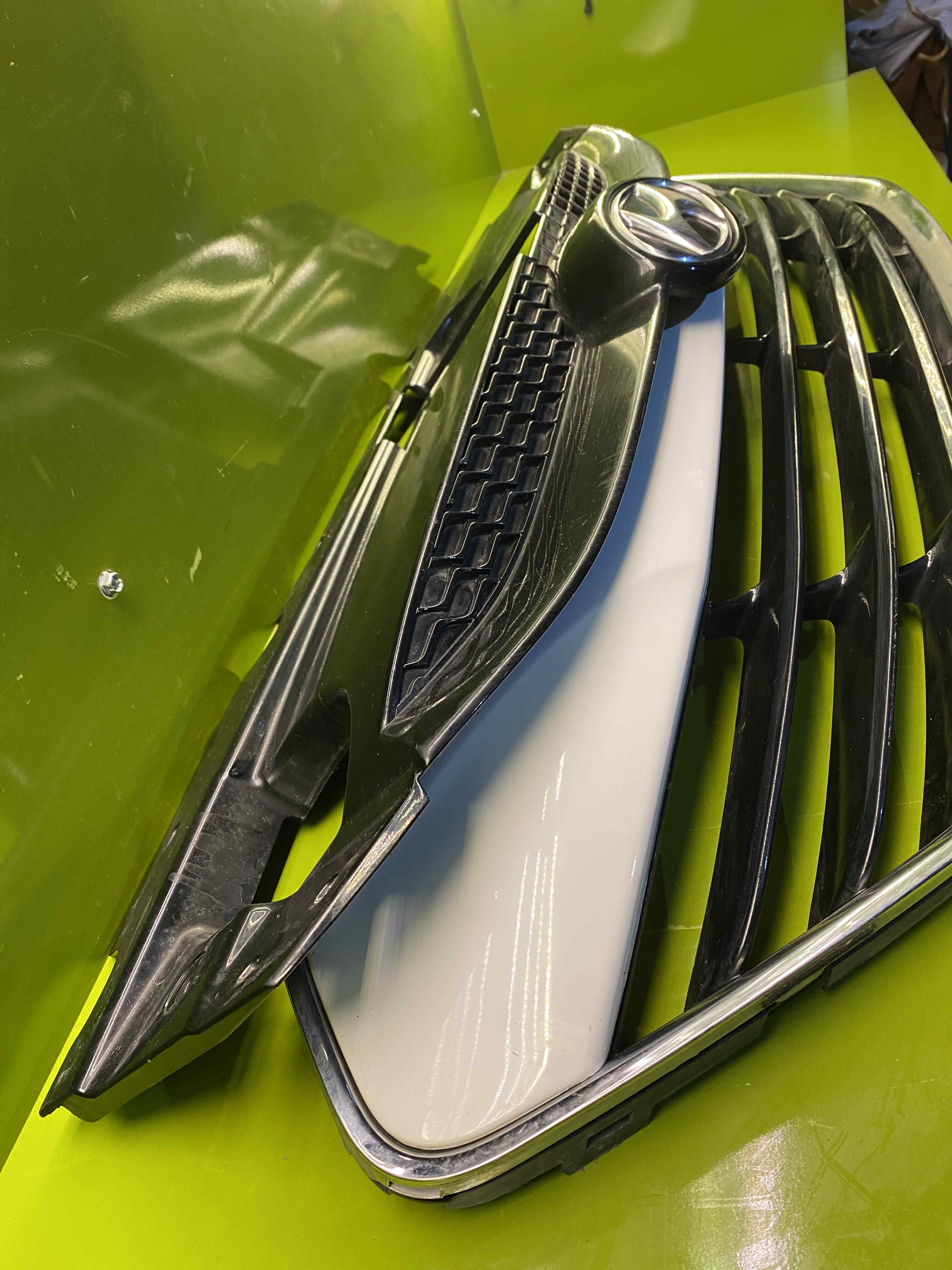 جلو پنجره وسط سپر جلو