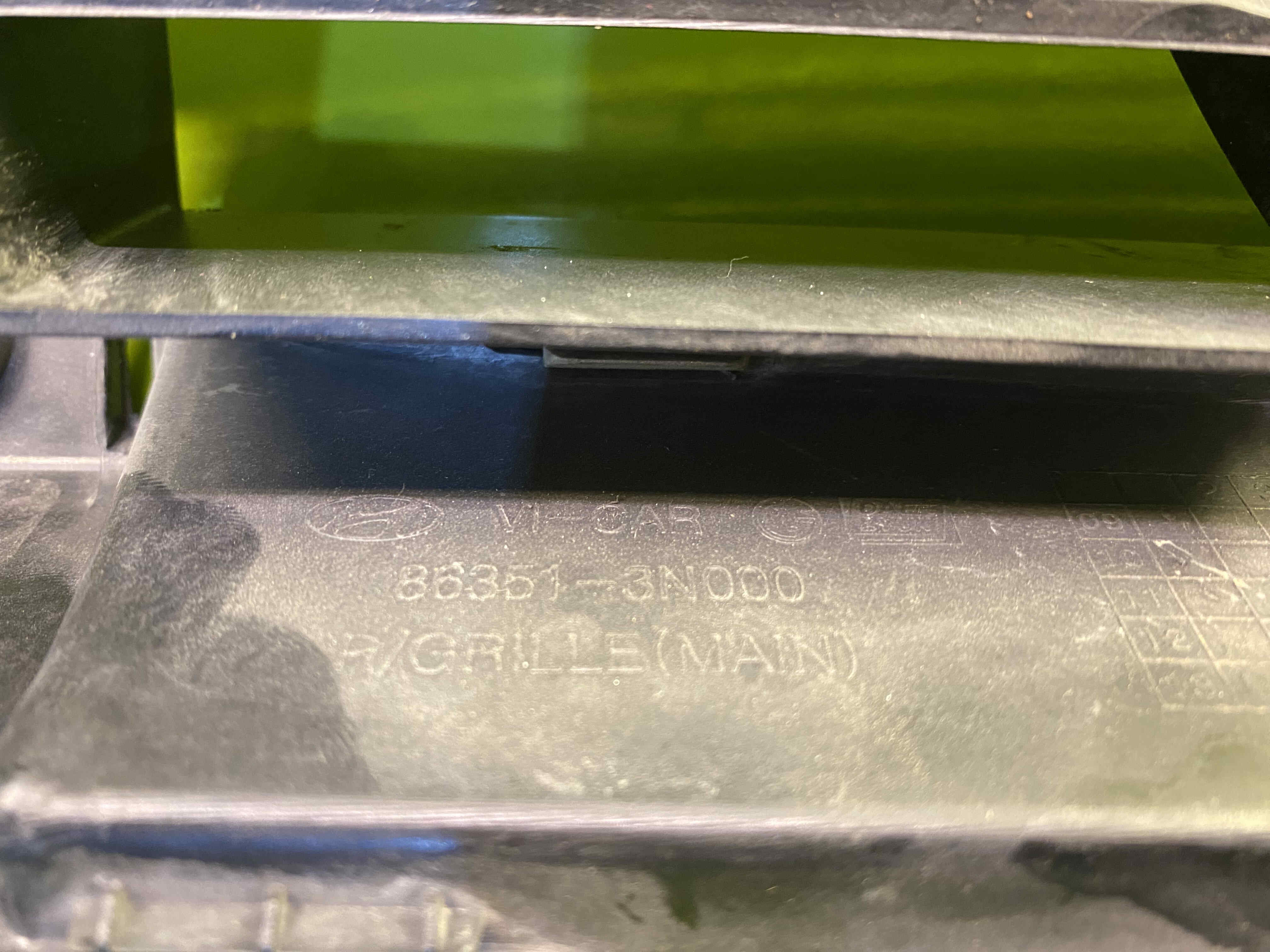 جلو پنجره رادیاتور هیوندای