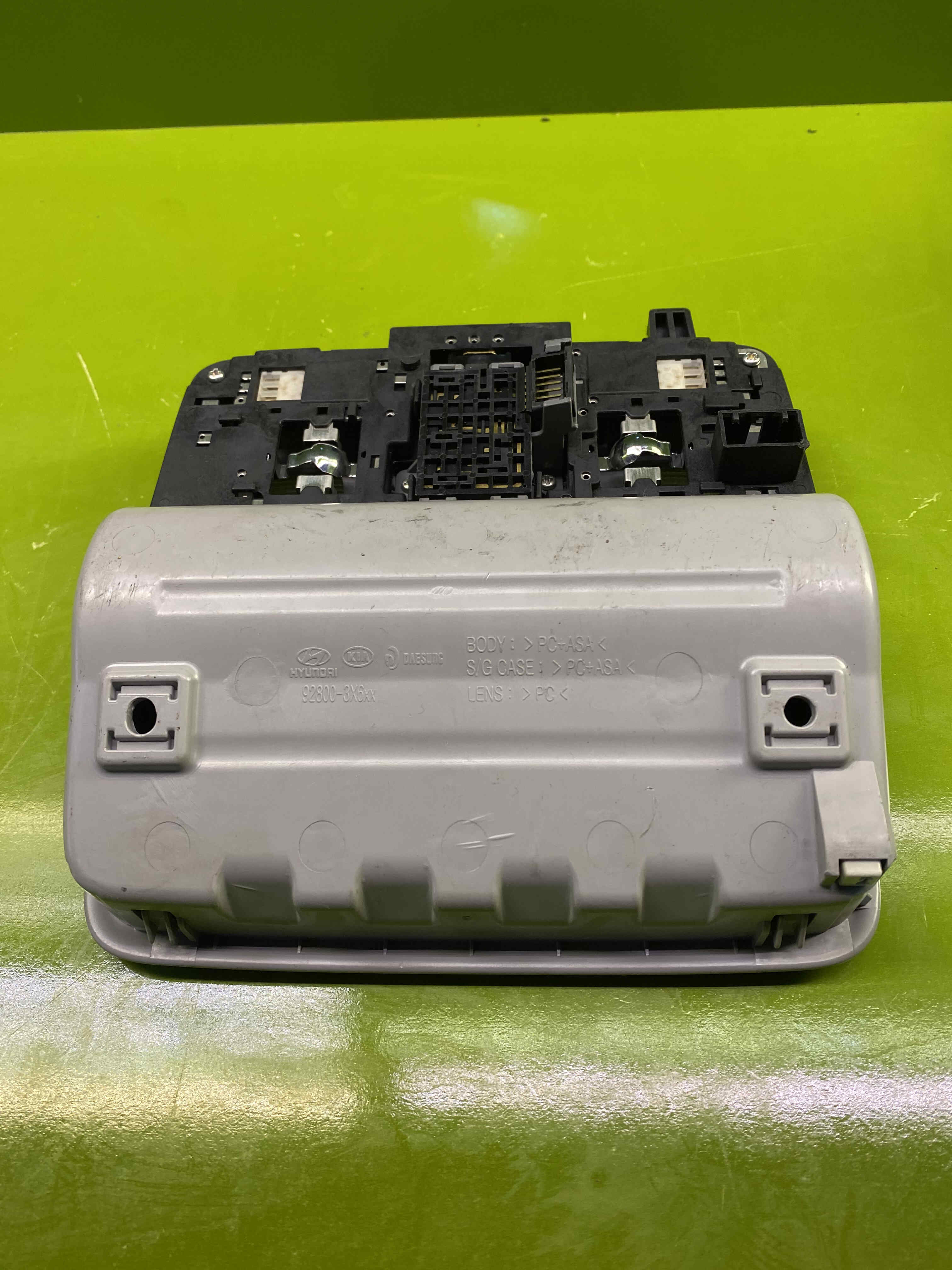 کنسول - چراغ سقفی هیوندای i40