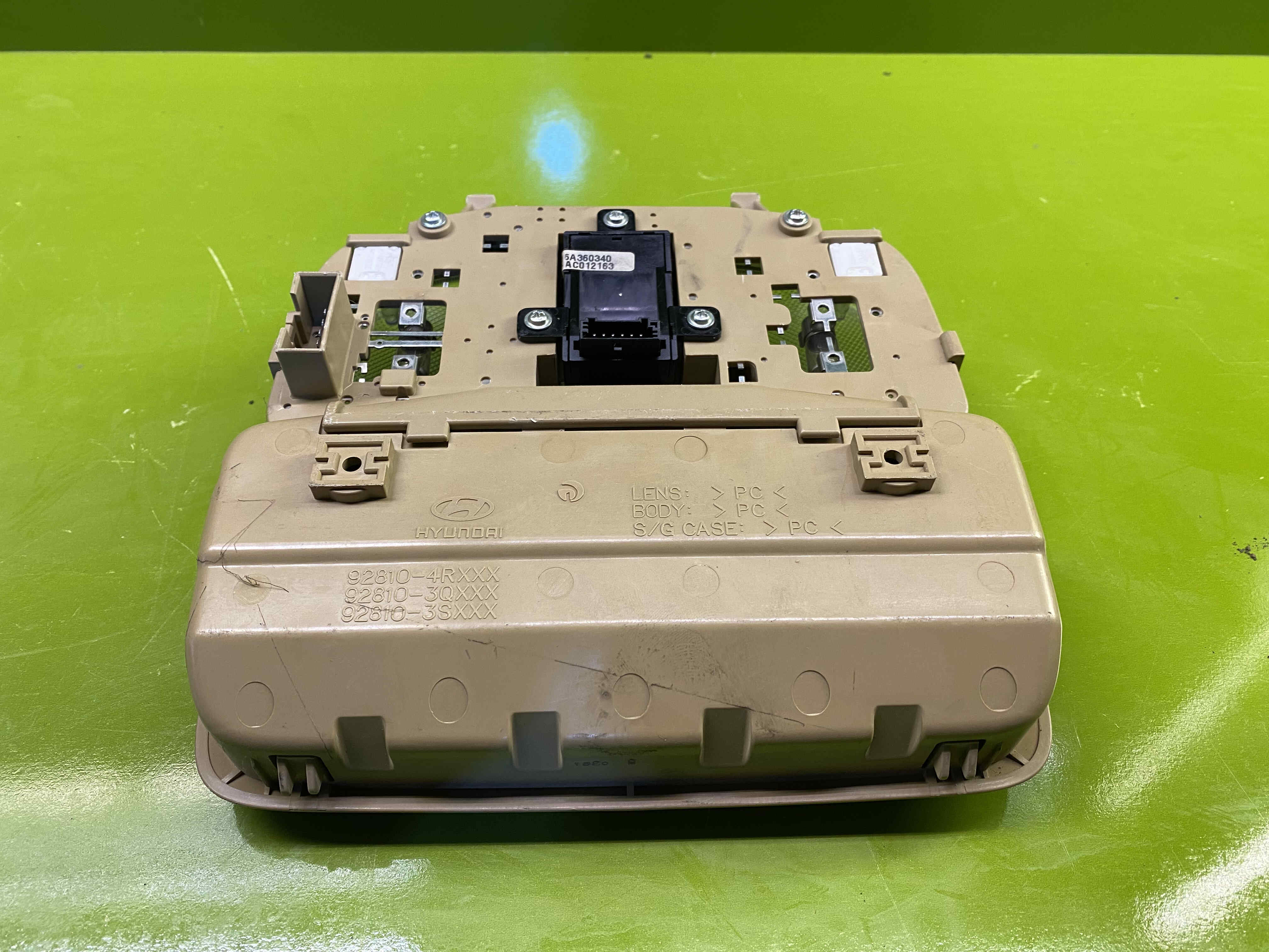 کنسول - چراغ سقفی هیوندای  (کرم )i40