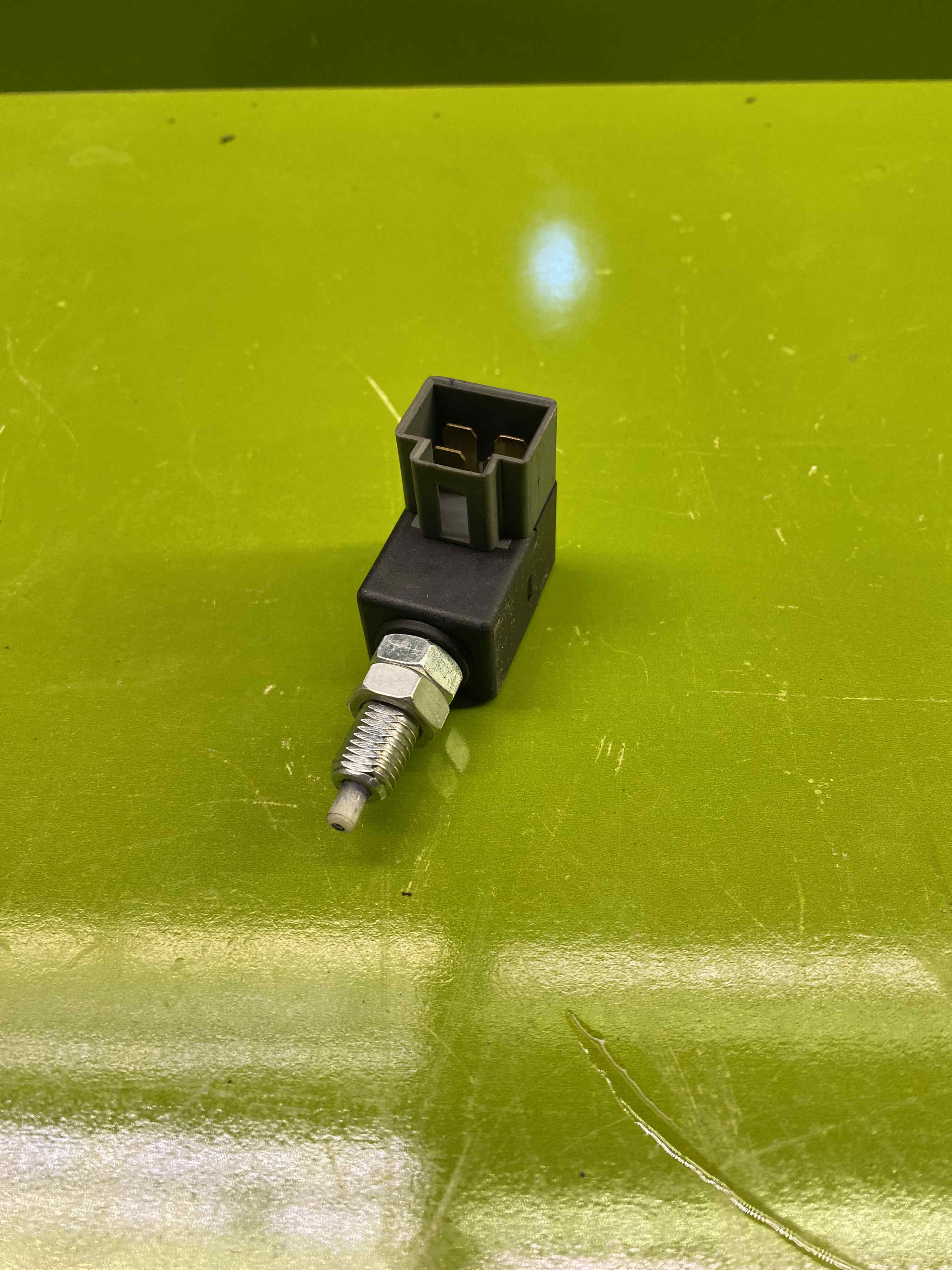 سوییچ چراغ ترمز