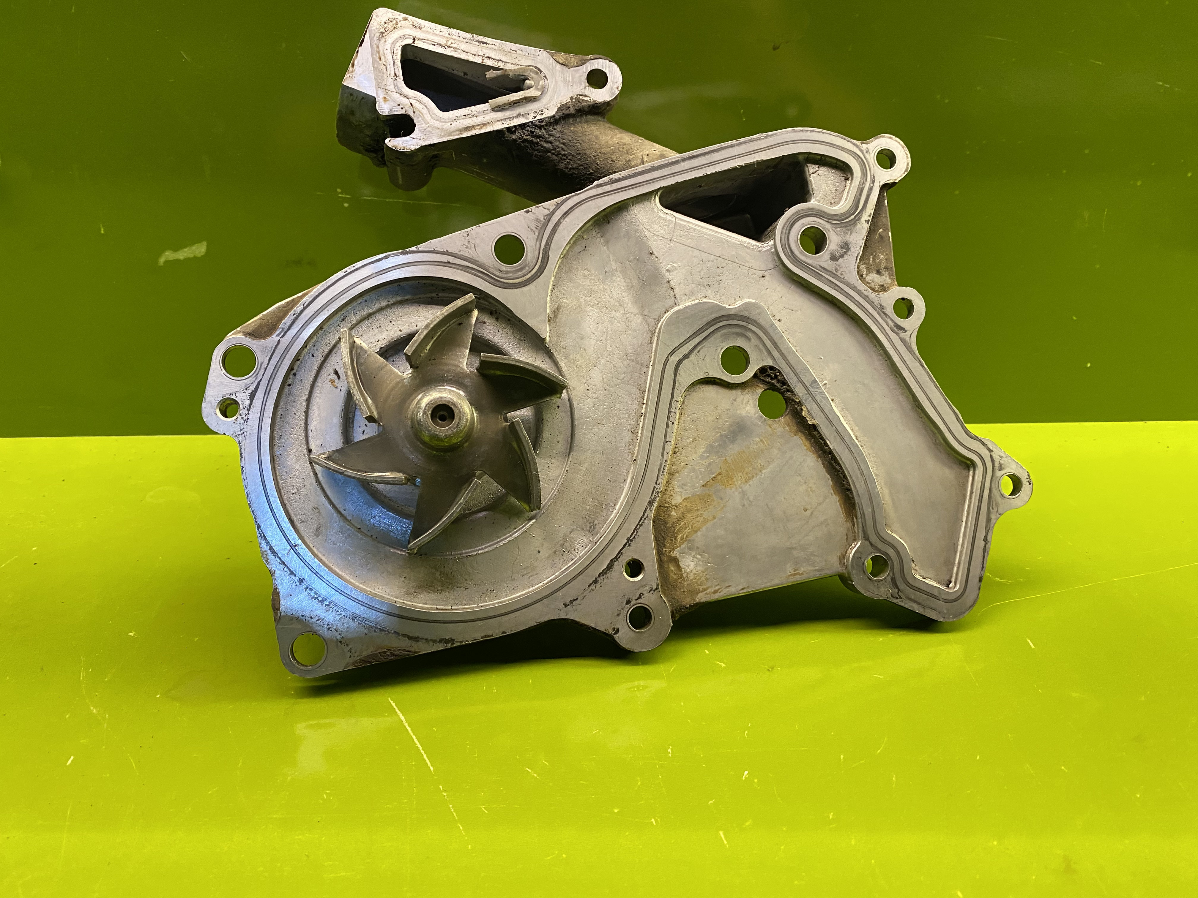 واتر پمپ جنسیس - گرنجور