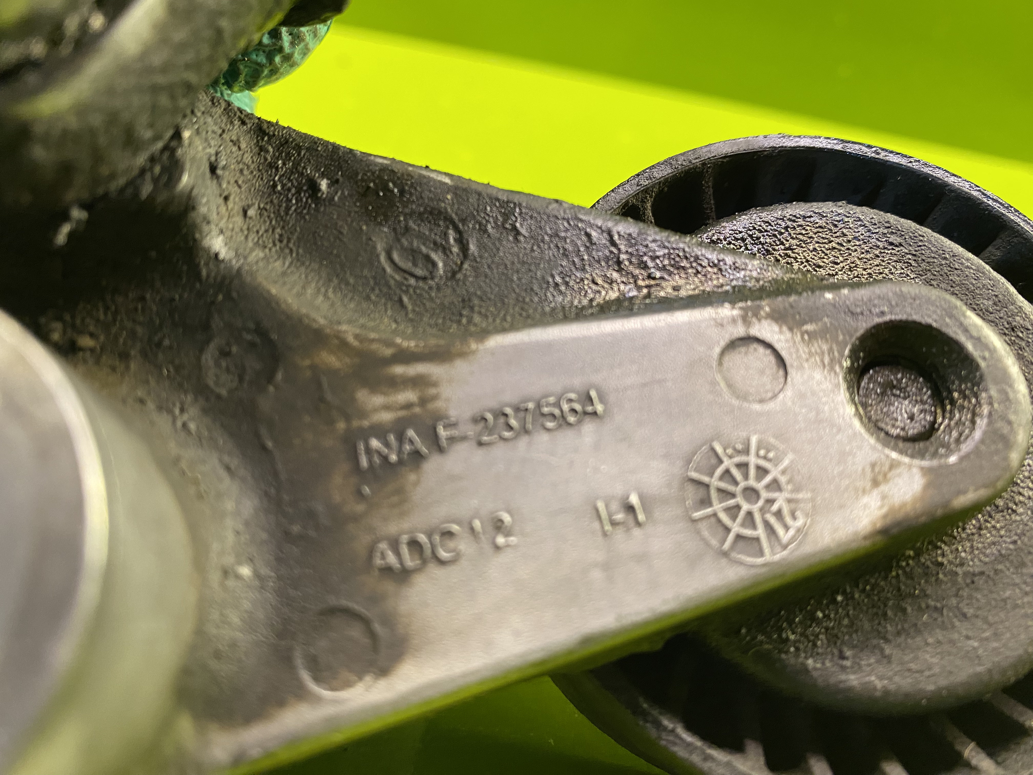 جک تسمه سفت کن دینام