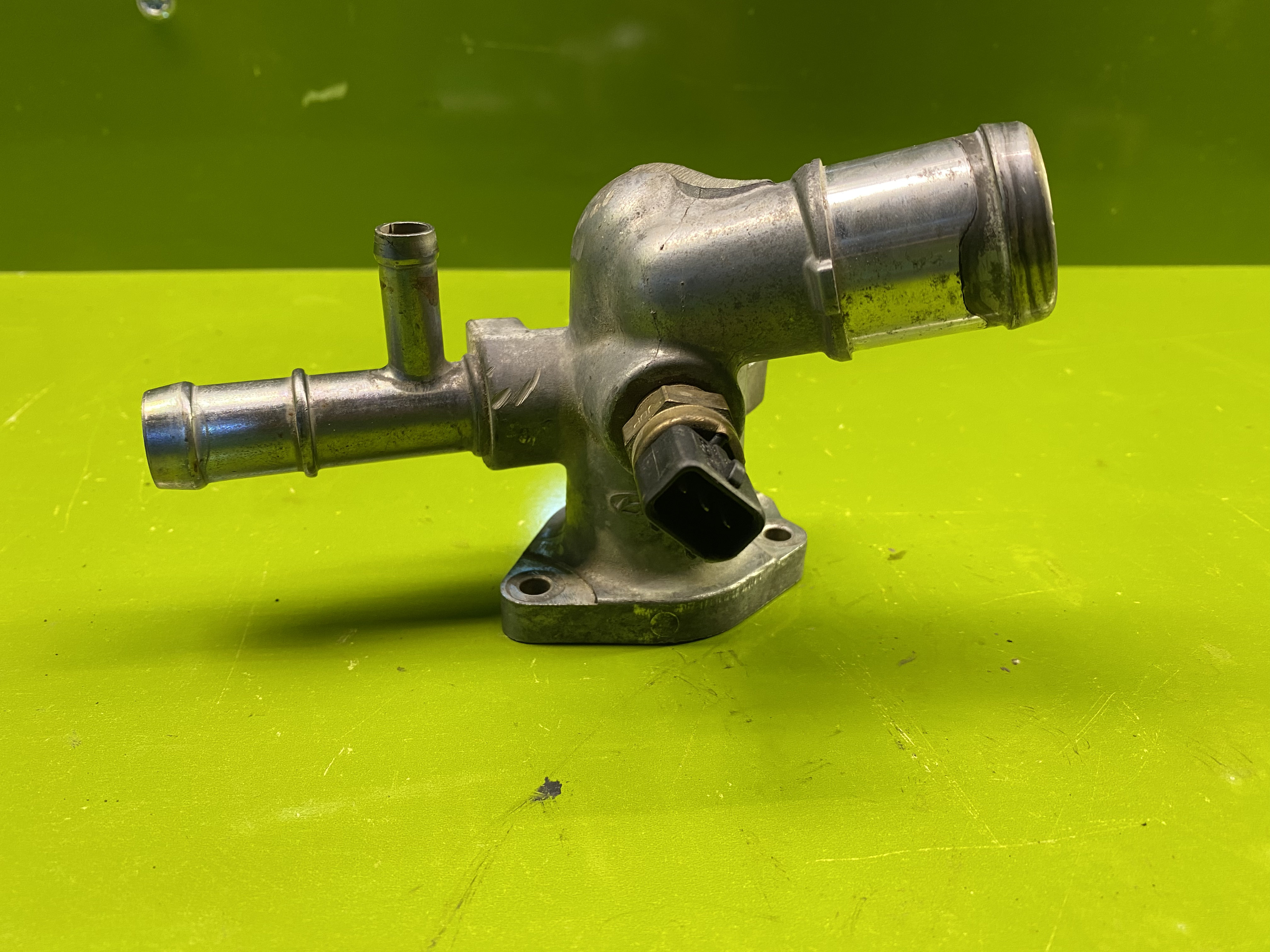 حوزینگ خروجی آب هیوندا I20  