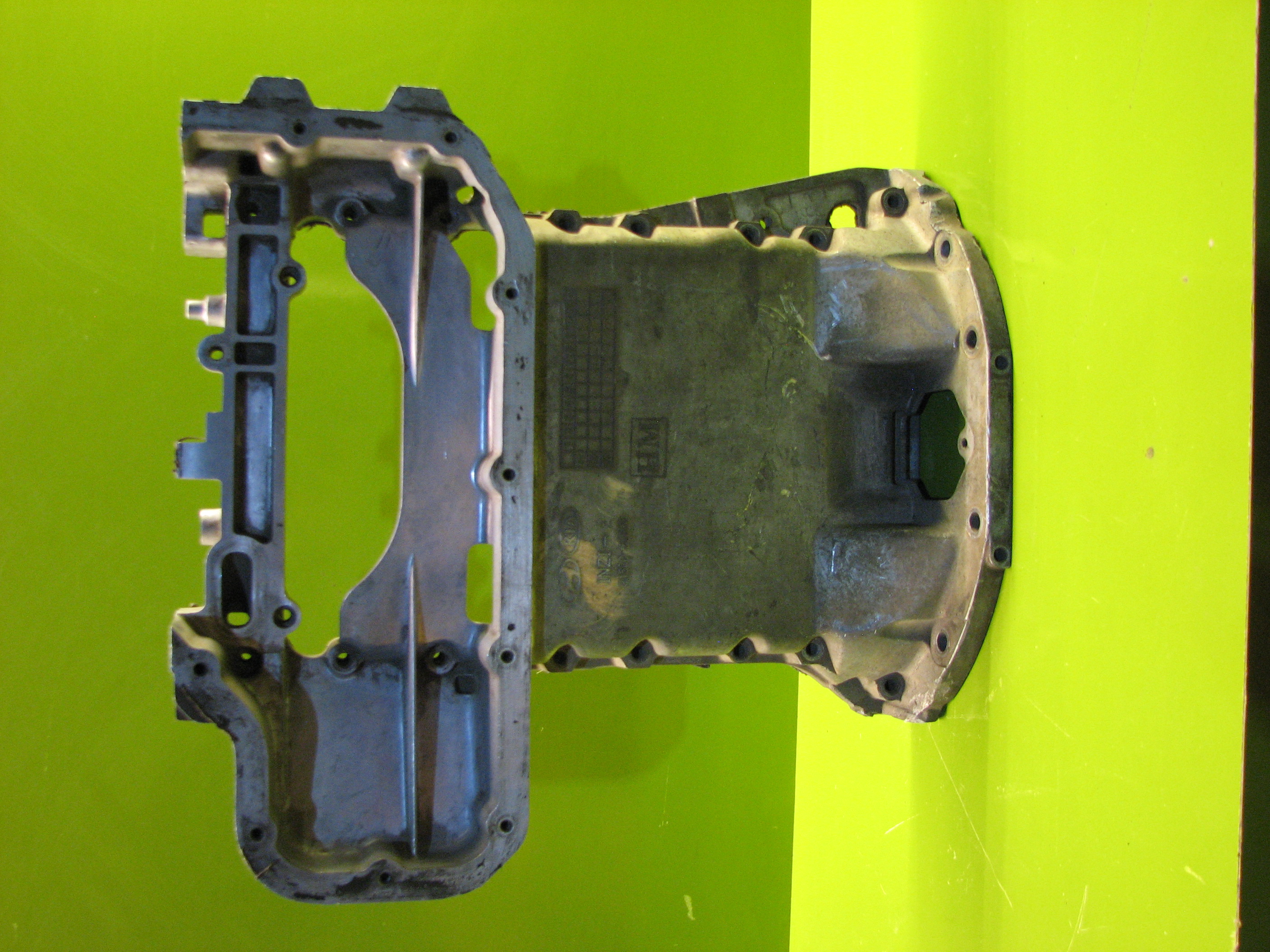 کارتل بالای موتور جنسیس