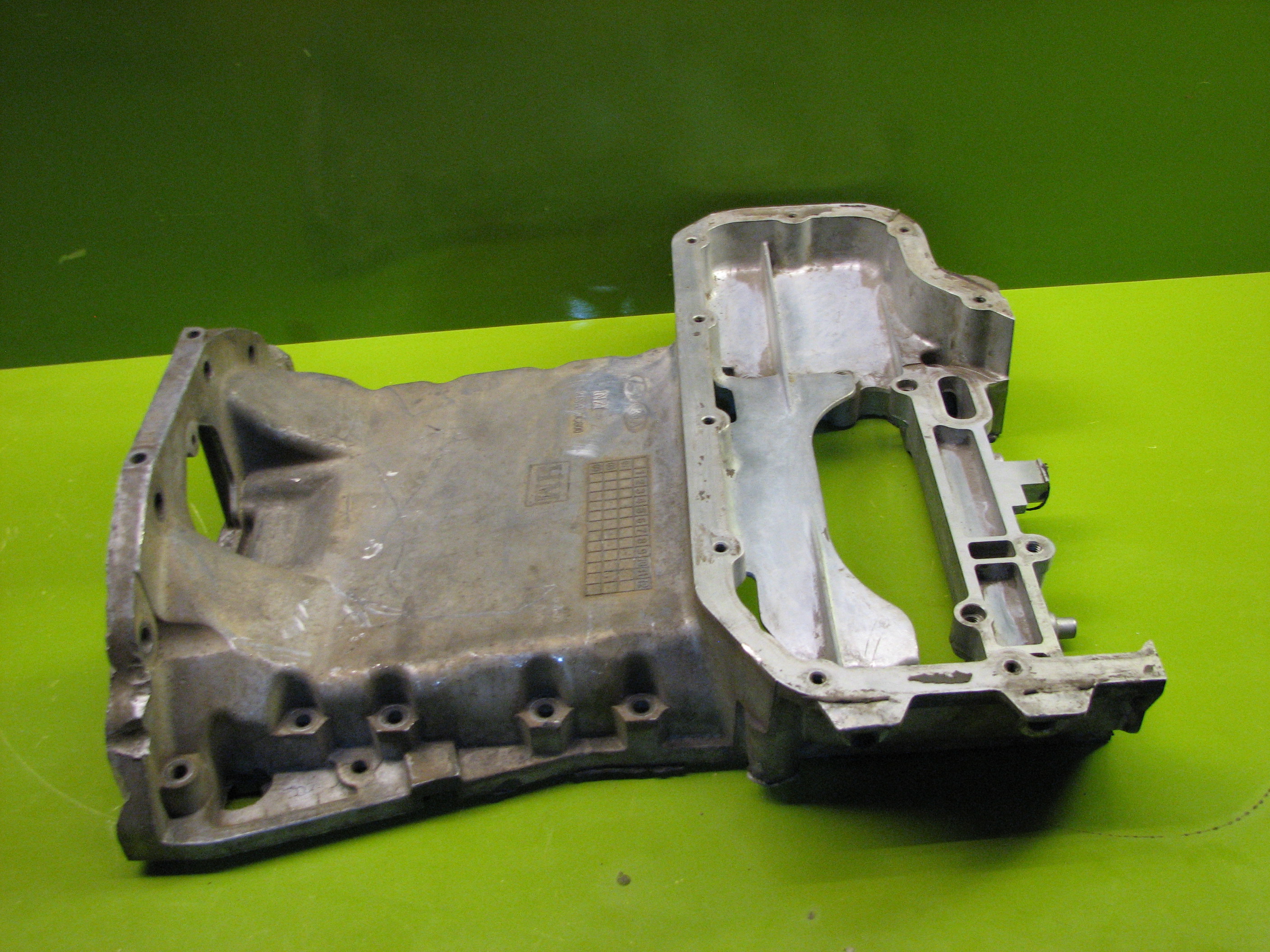 کارتل بالای موتور جنسیس