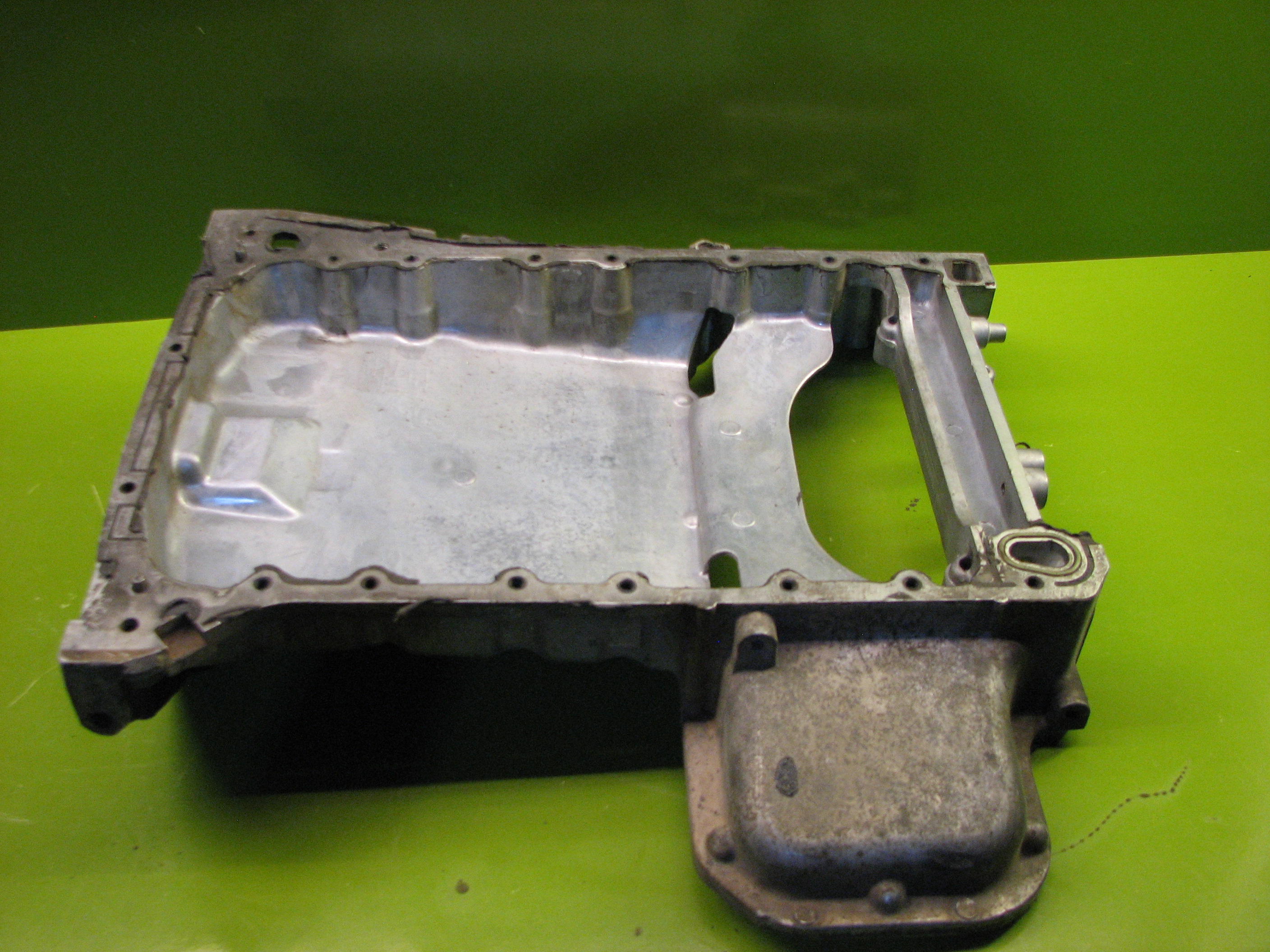 کارتل بالای موتور جنسیس