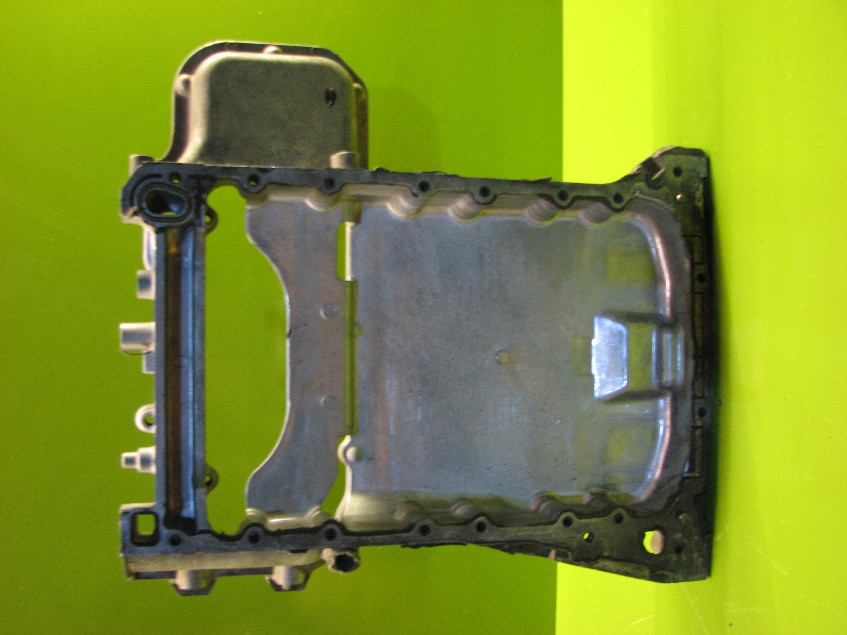 کارتل بالای موتور جنسیس