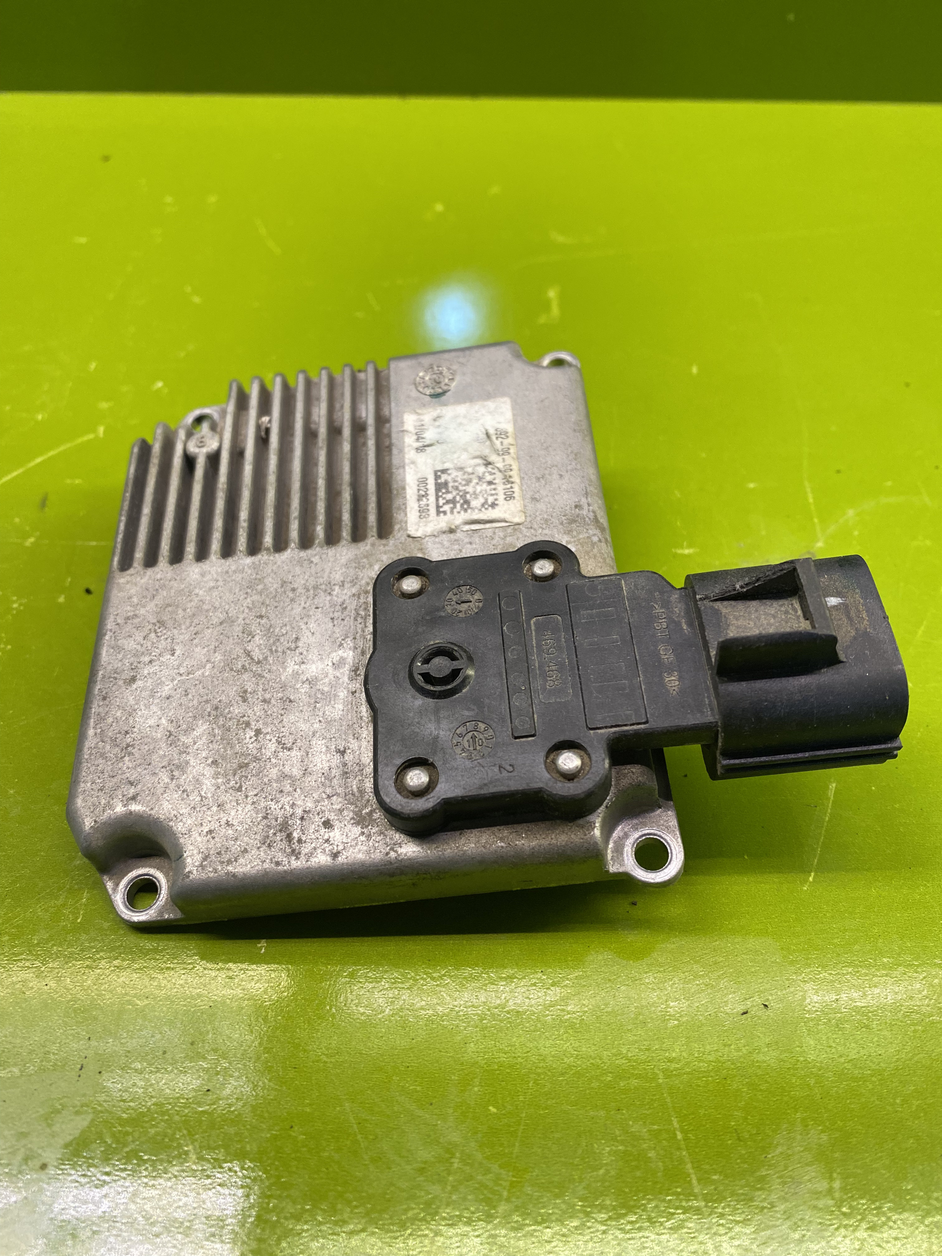 یونیت - کامپیوتر برف پاکن جنسیس 