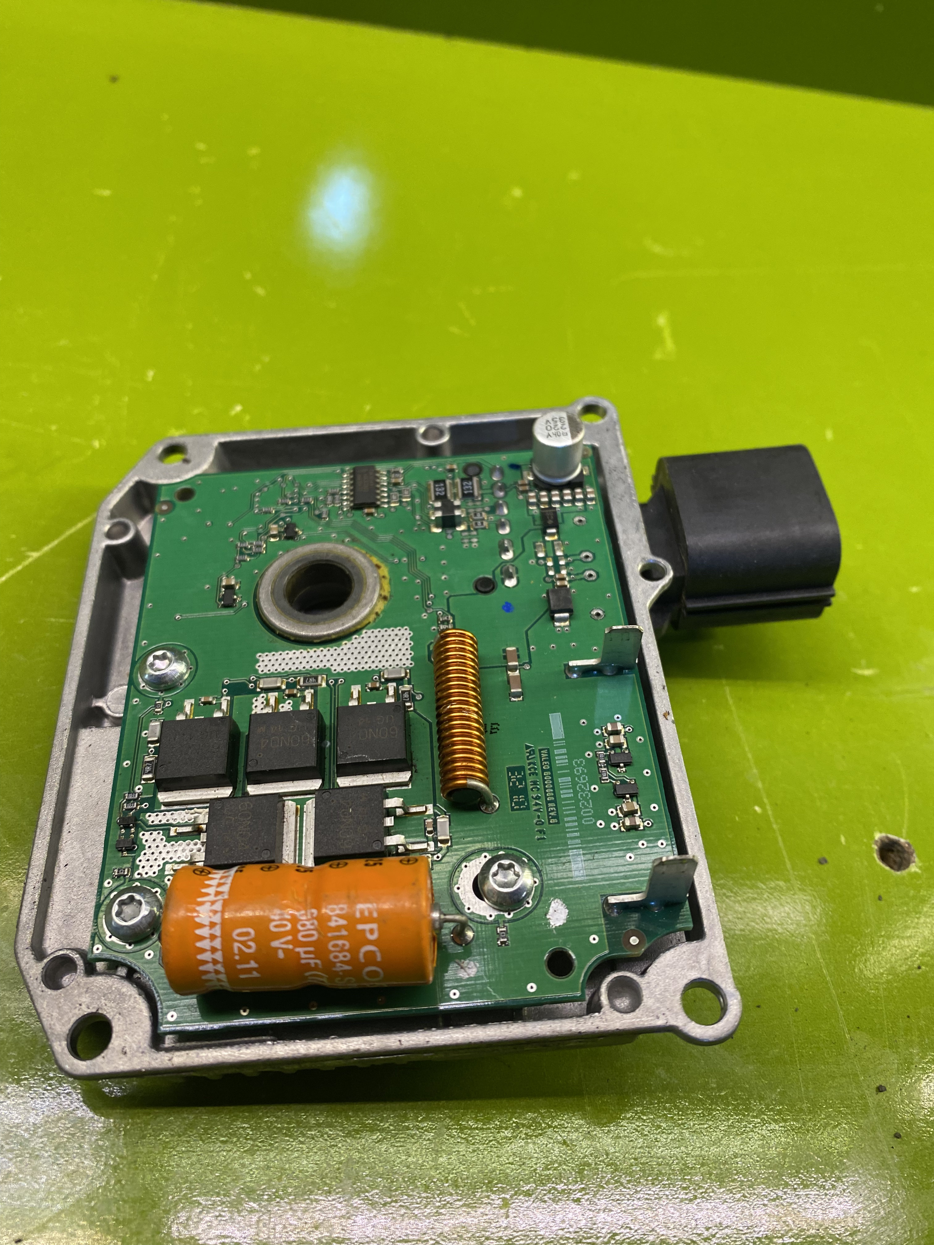 یونیت - کامپیوتر برف پاکن جنسیس 