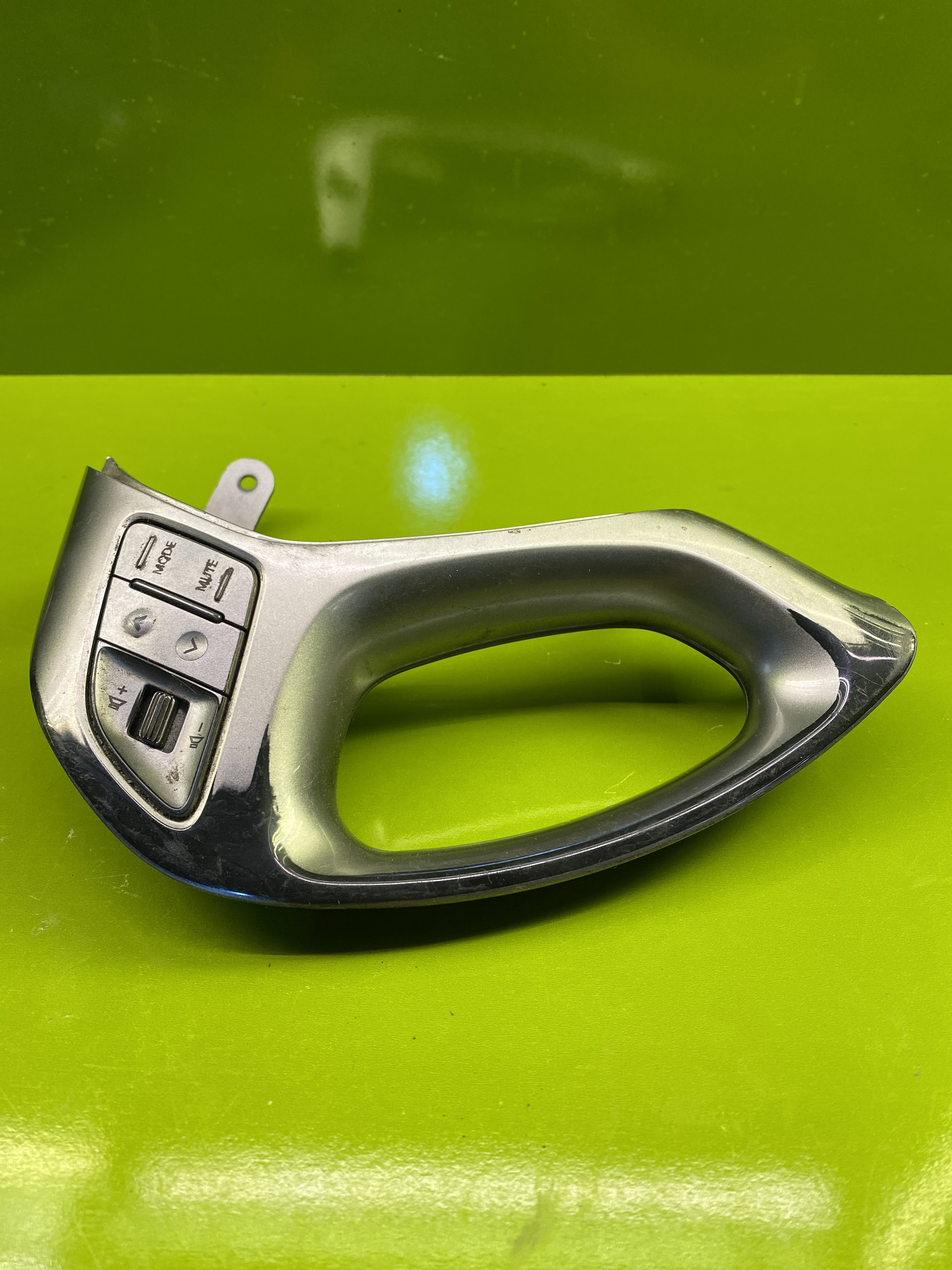 سوییچ کنترل از راه دور فرمان توسان