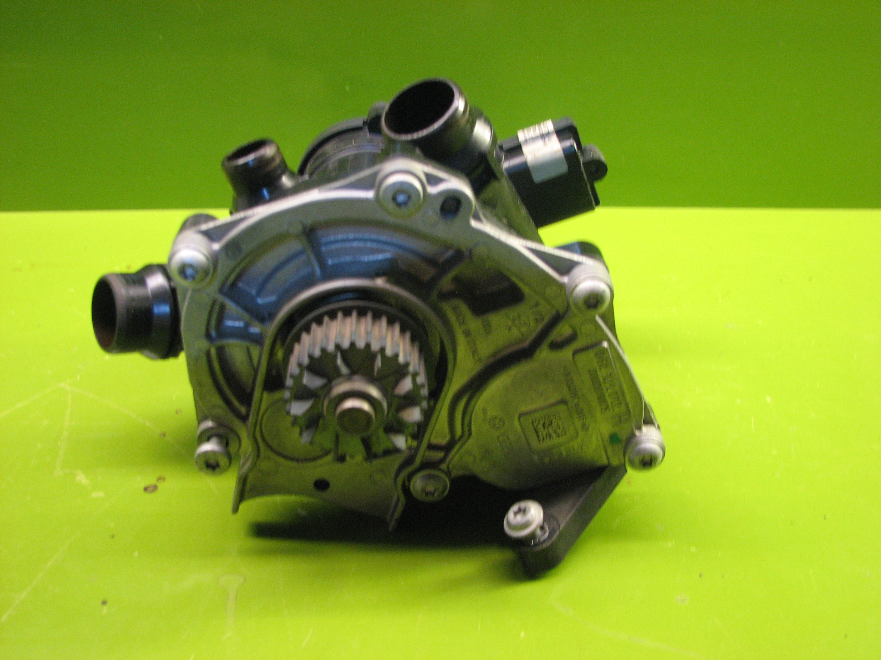 واتر پمپ فولکس تیگوان