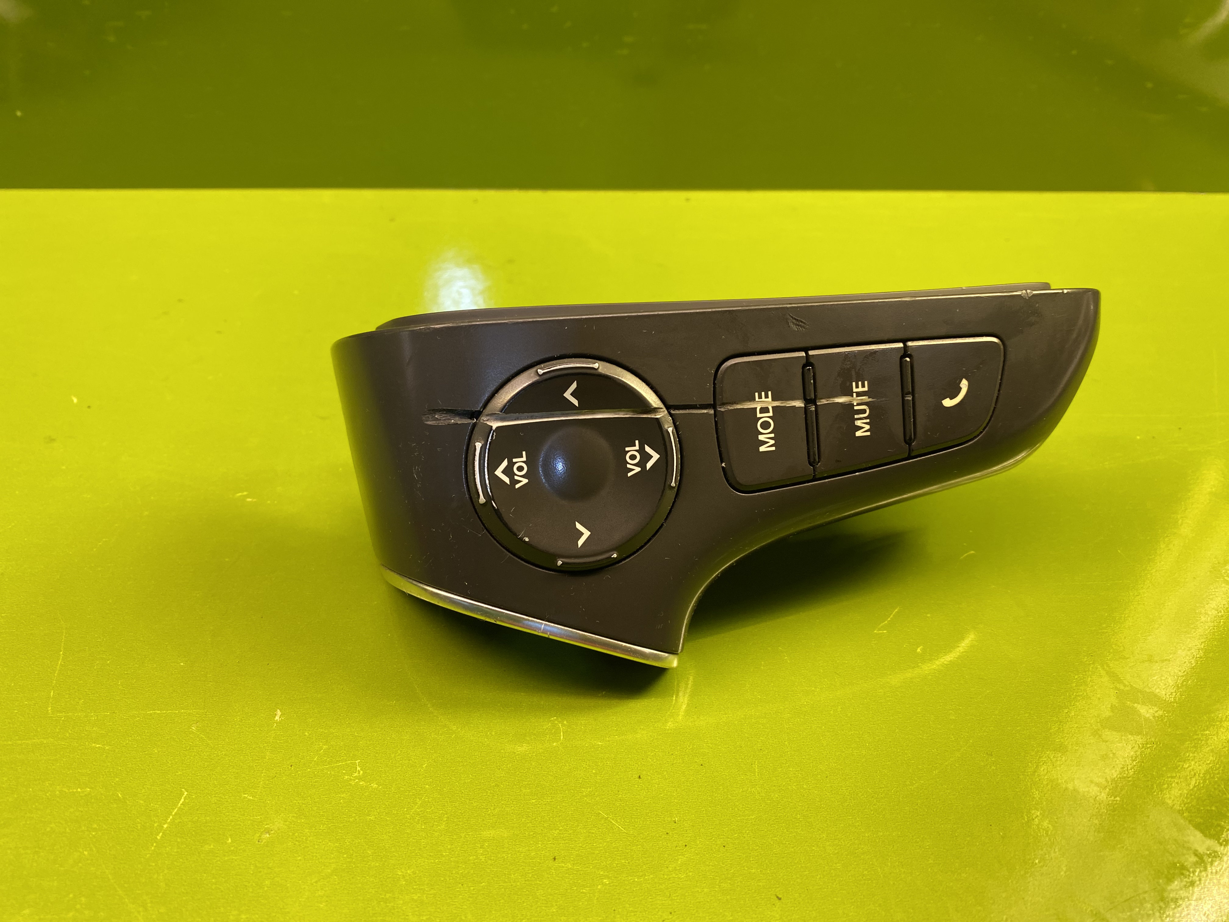 سوییچ کنترل ازراه دور فرمان مناسب سمت چپ