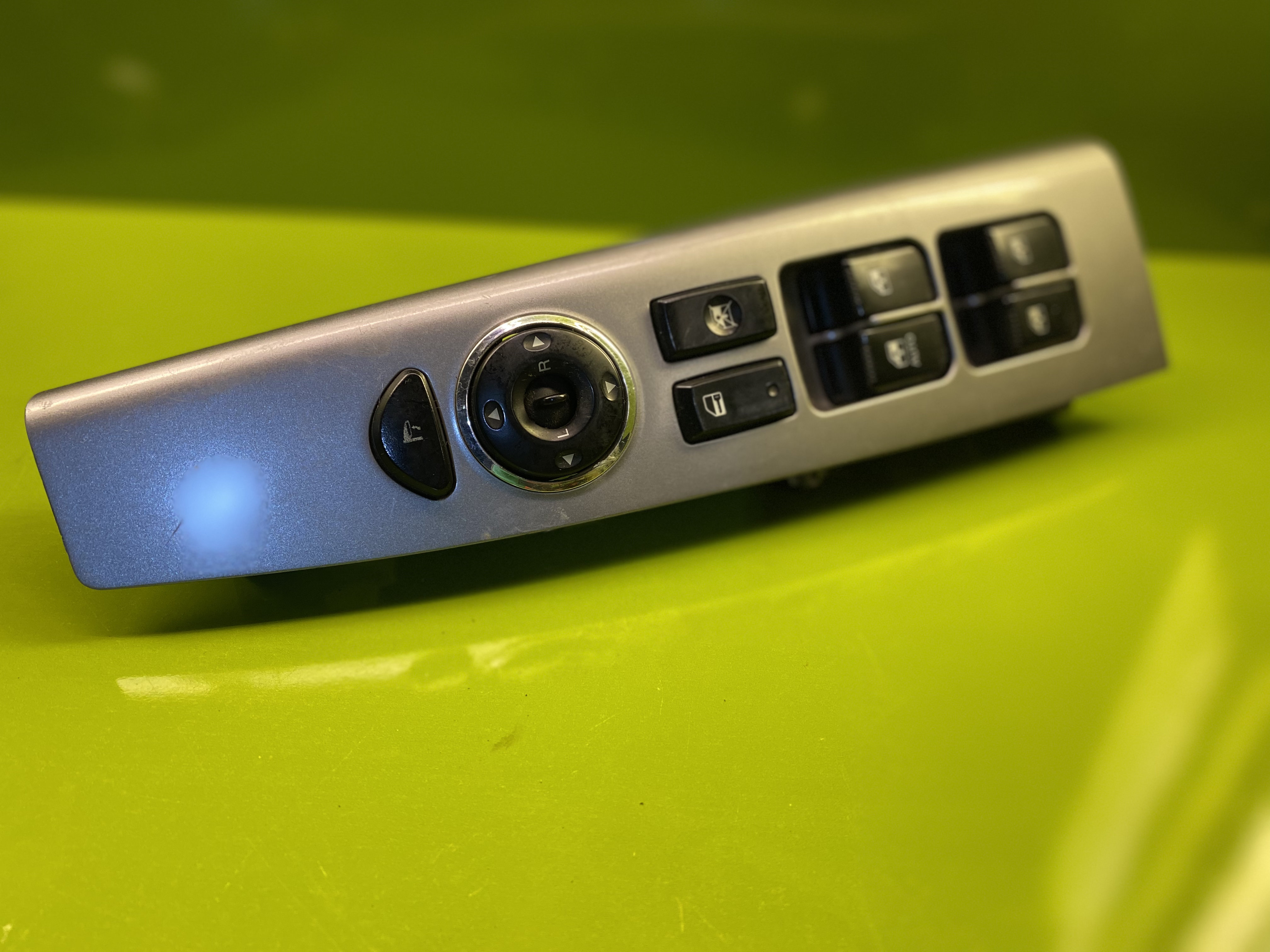 کلید مادر درب جلو چپ هیوندای سانتافه